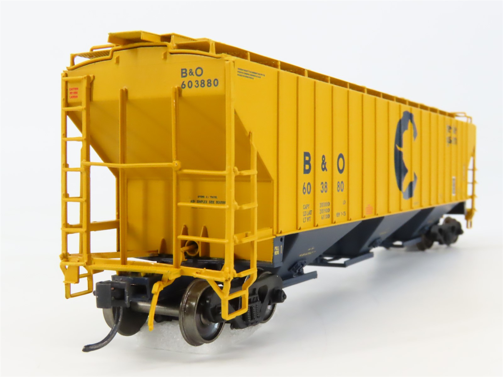 HO Scale InterMountain B&O Chessie System 3-Bay Covered Hopper #603880