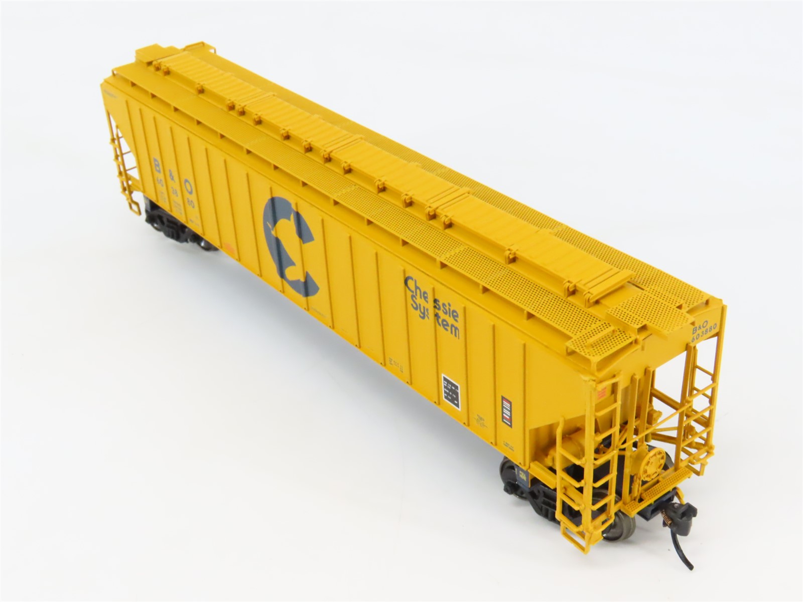 HO Scale InterMountain B&O Chessie System 3-Bay Covered Hopper #603880