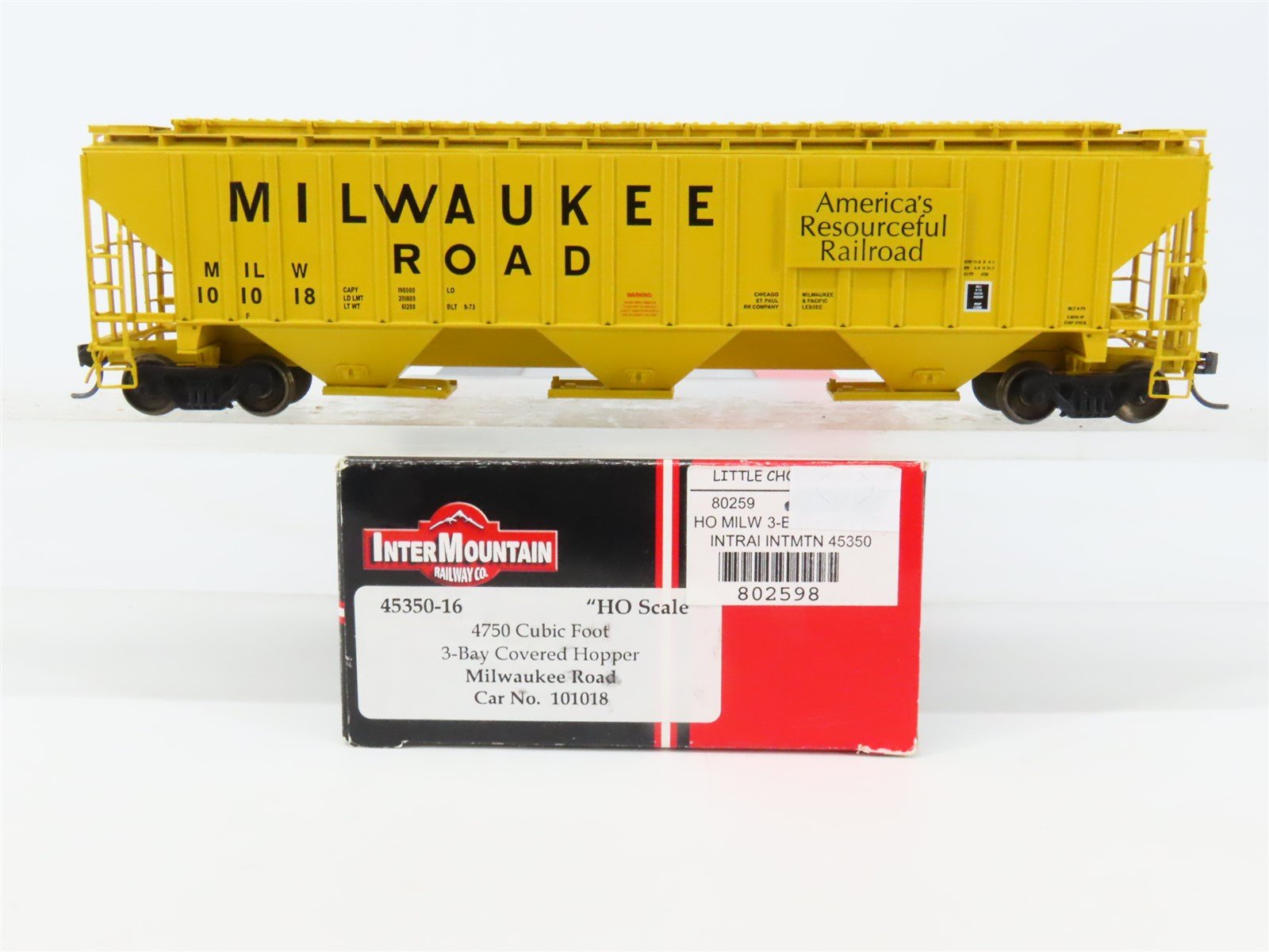 HO Scale InterMountain 45350-16 MILW Milwaukee Road 3-Bay Covered Hopper #101018
