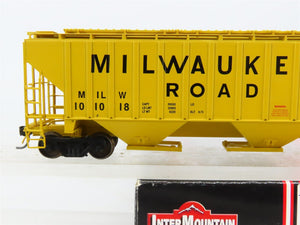 HO Scale InterMountain 45350-16 MILW Milwaukee Road 3-Bay Covered Hopper #101018