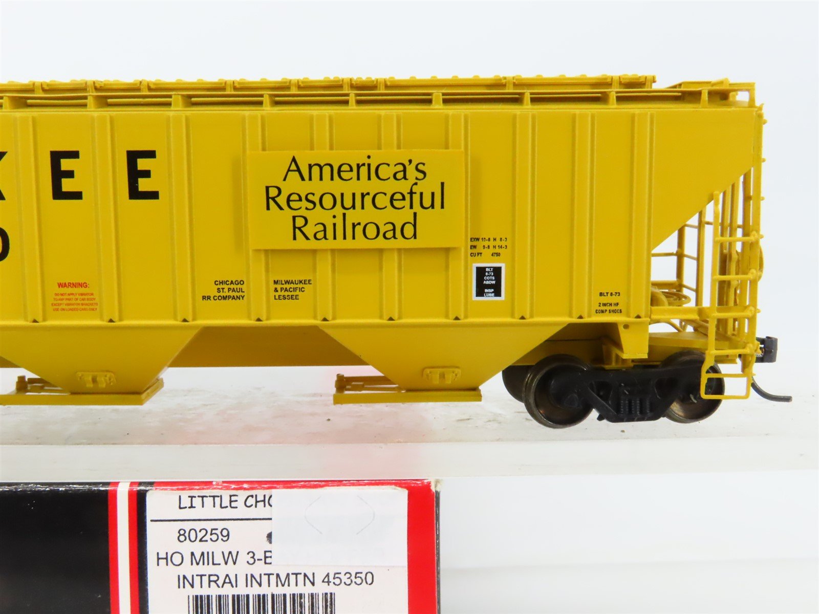 HO Scale InterMountain 45350-16 MILW Milwaukee Road 3-Bay Covered Hopper #101018