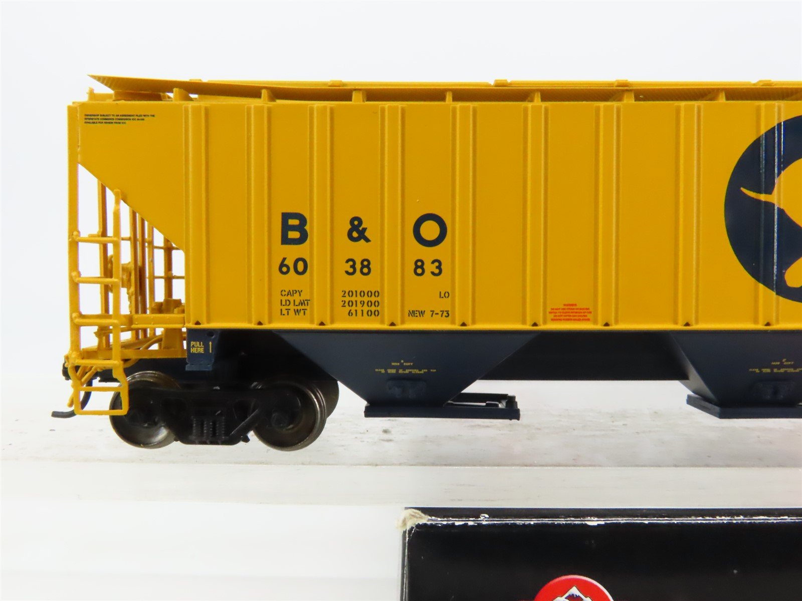 HO Scale InterMountain B&O Chessie System 3-Bay Covered Hopper #603883
