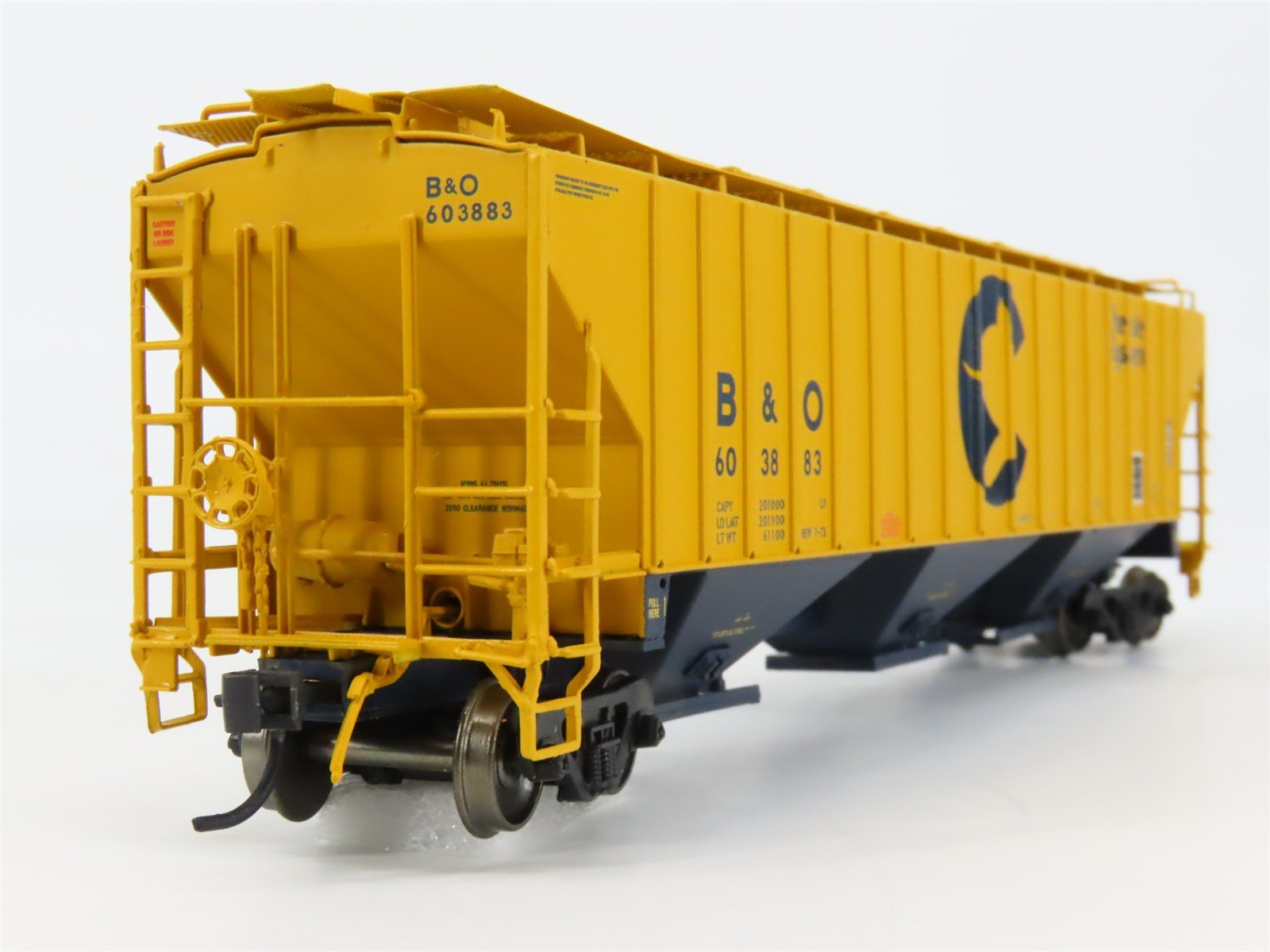 HO Scale InterMountain B&O Chessie System 3-Bay Covered Hopper #603883