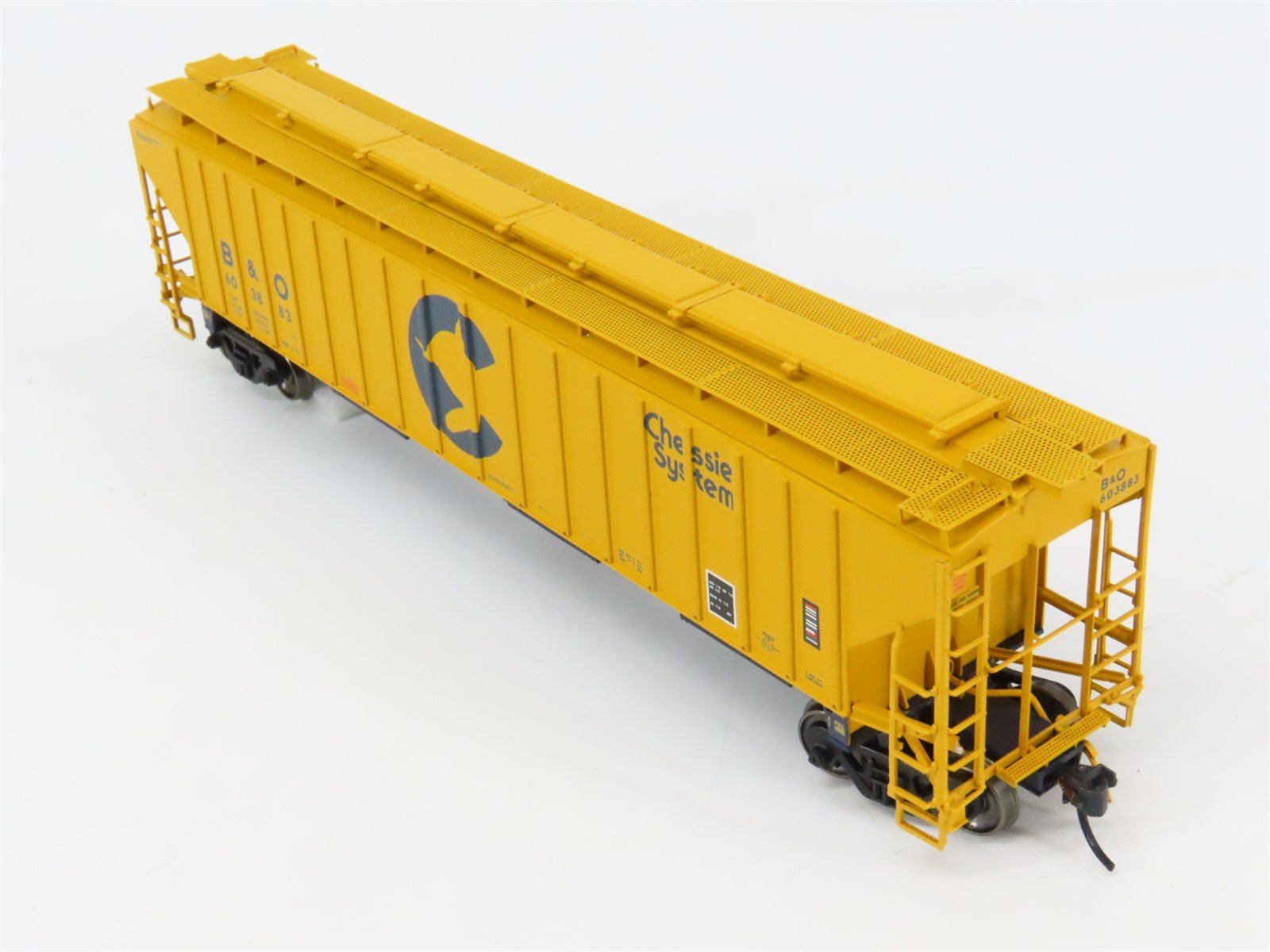 HO Scale InterMountain B&O Chessie System 3-Bay Covered Hopper #603883