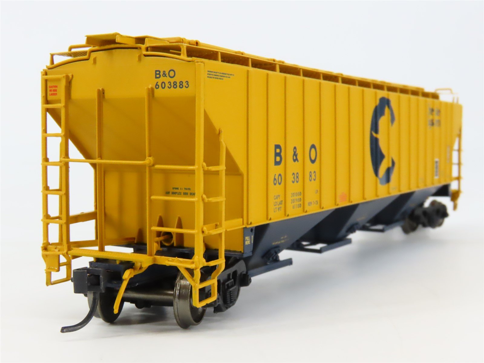 HO Scale InterMountain B&O Chessie System 3-Bay Covered Hopper #603883
