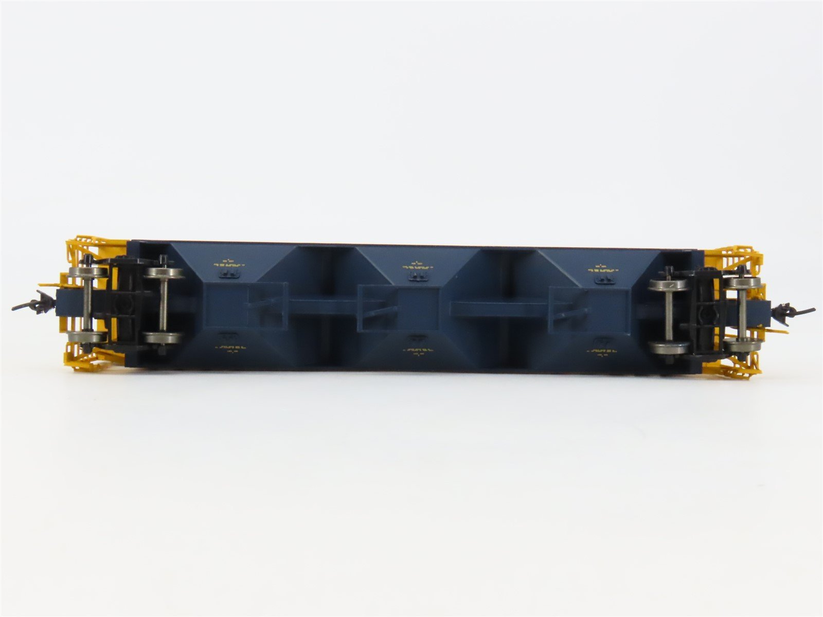 HO Scale InterMountain B&O Chessie System 3-Bay Covered Hopper #603883