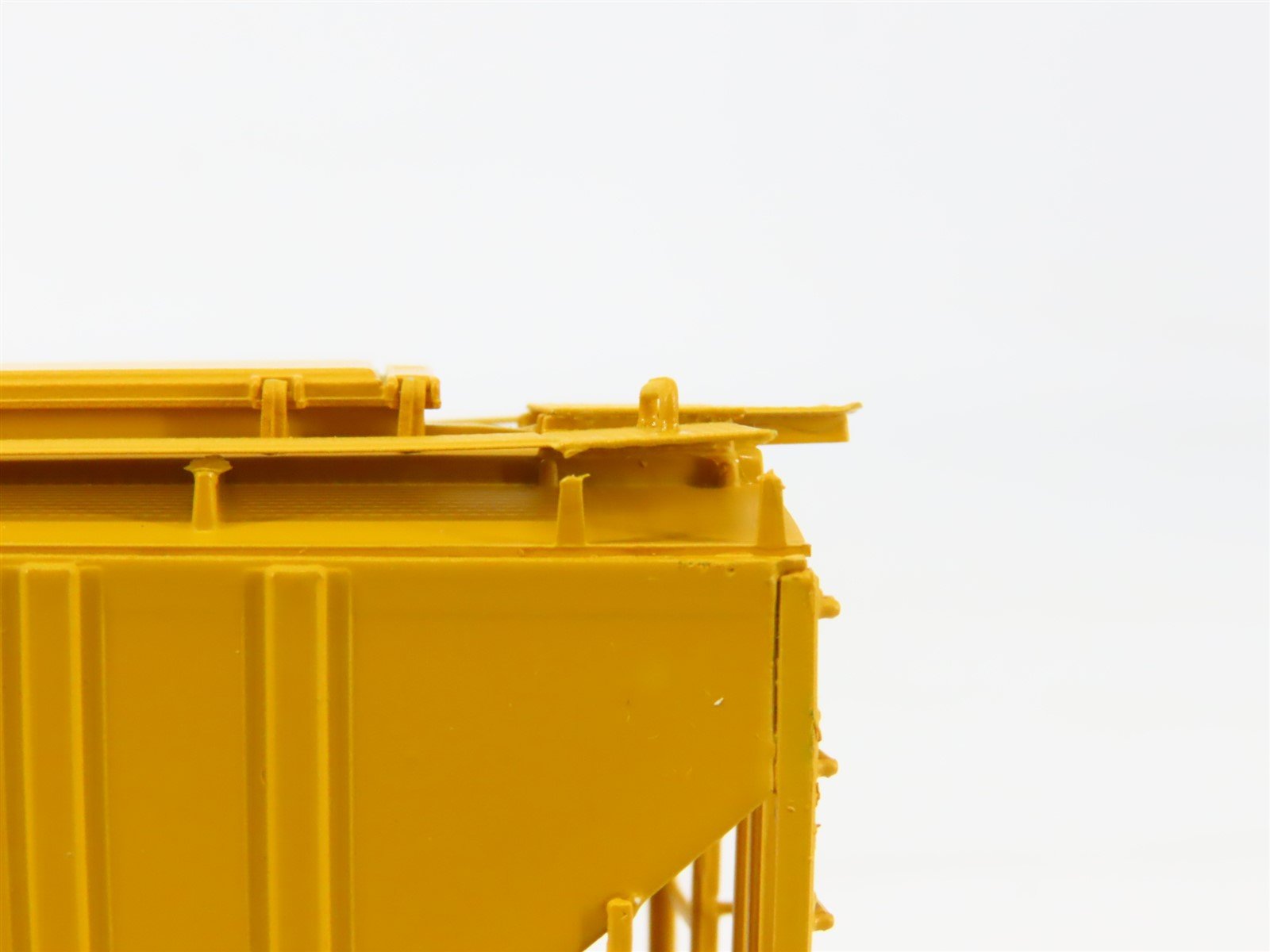 HO Scale InterMountain B&O Chessie System 3-Bay Covered Hopper #603883