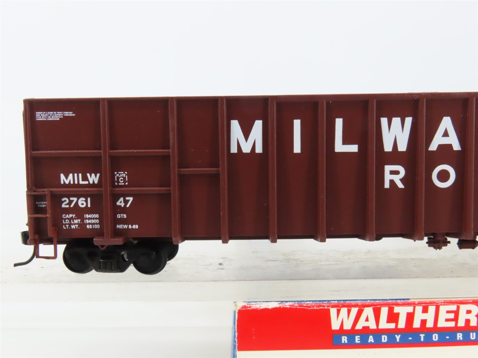 HO Scale Walthers 932-4055 MILW Milwaukee Road 61' Woodchip Gondola #276147