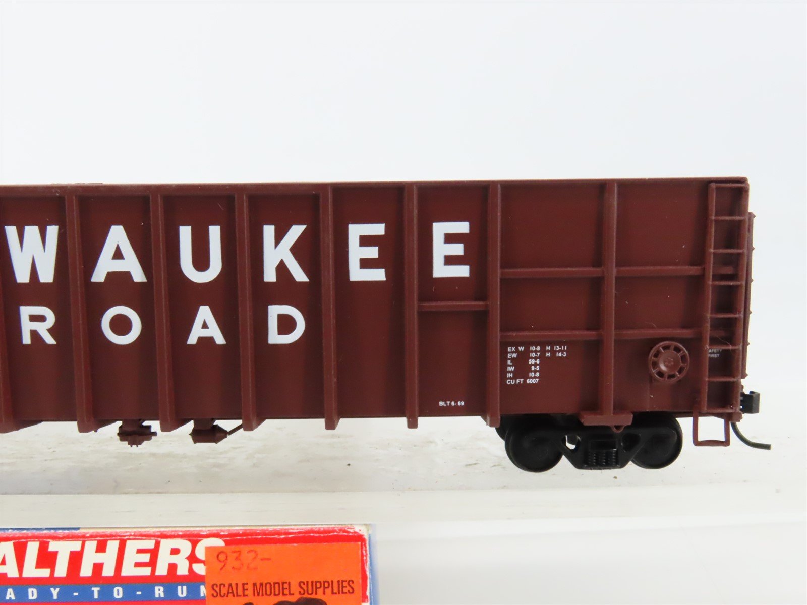HO Scale Walthers 932-4055 MILW Milwaukee Road 61' Woodchip Gondola #276147