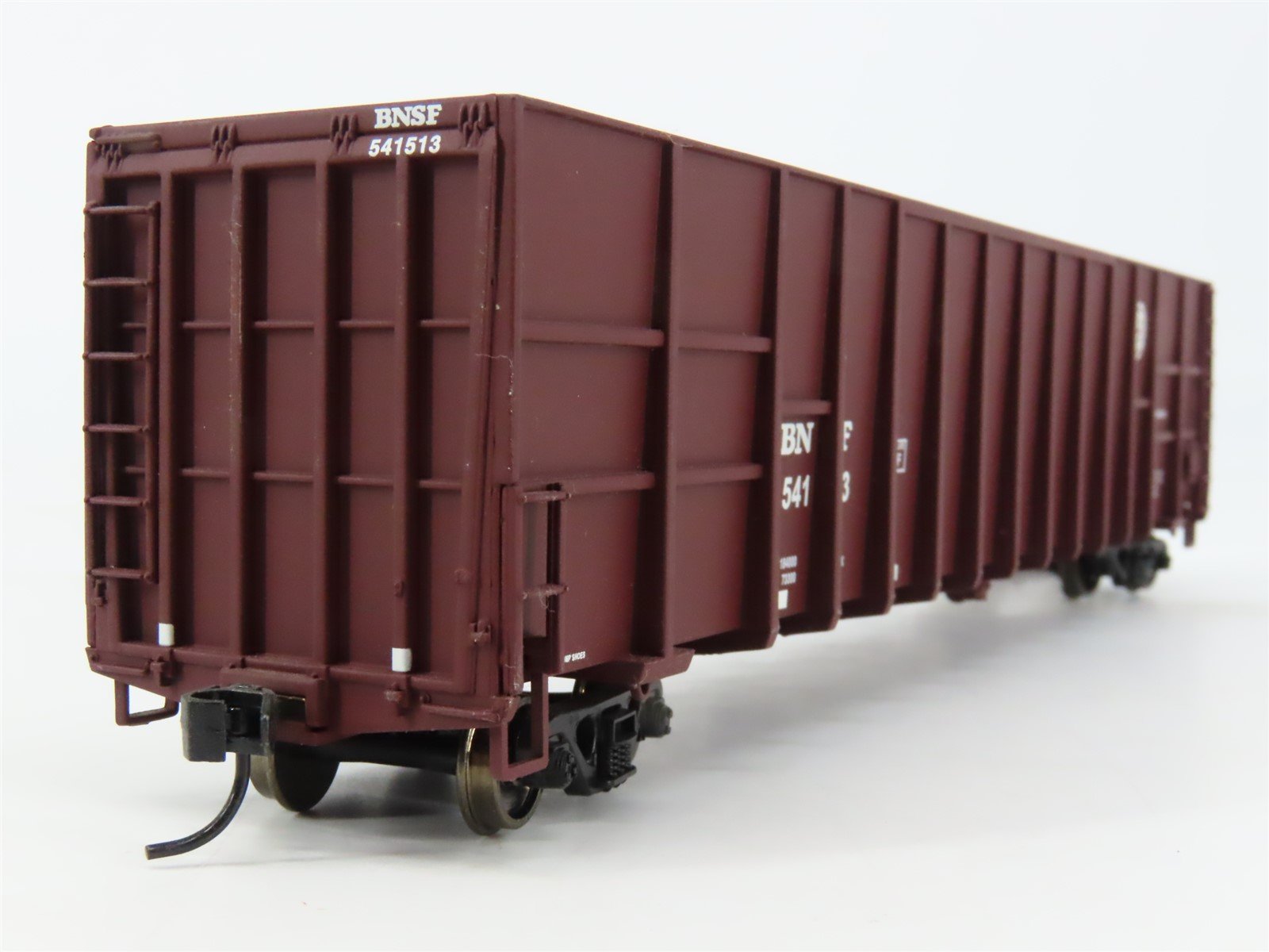 HO Scale Walthers BNSF Railway 61' Woodchip Gondola #541513