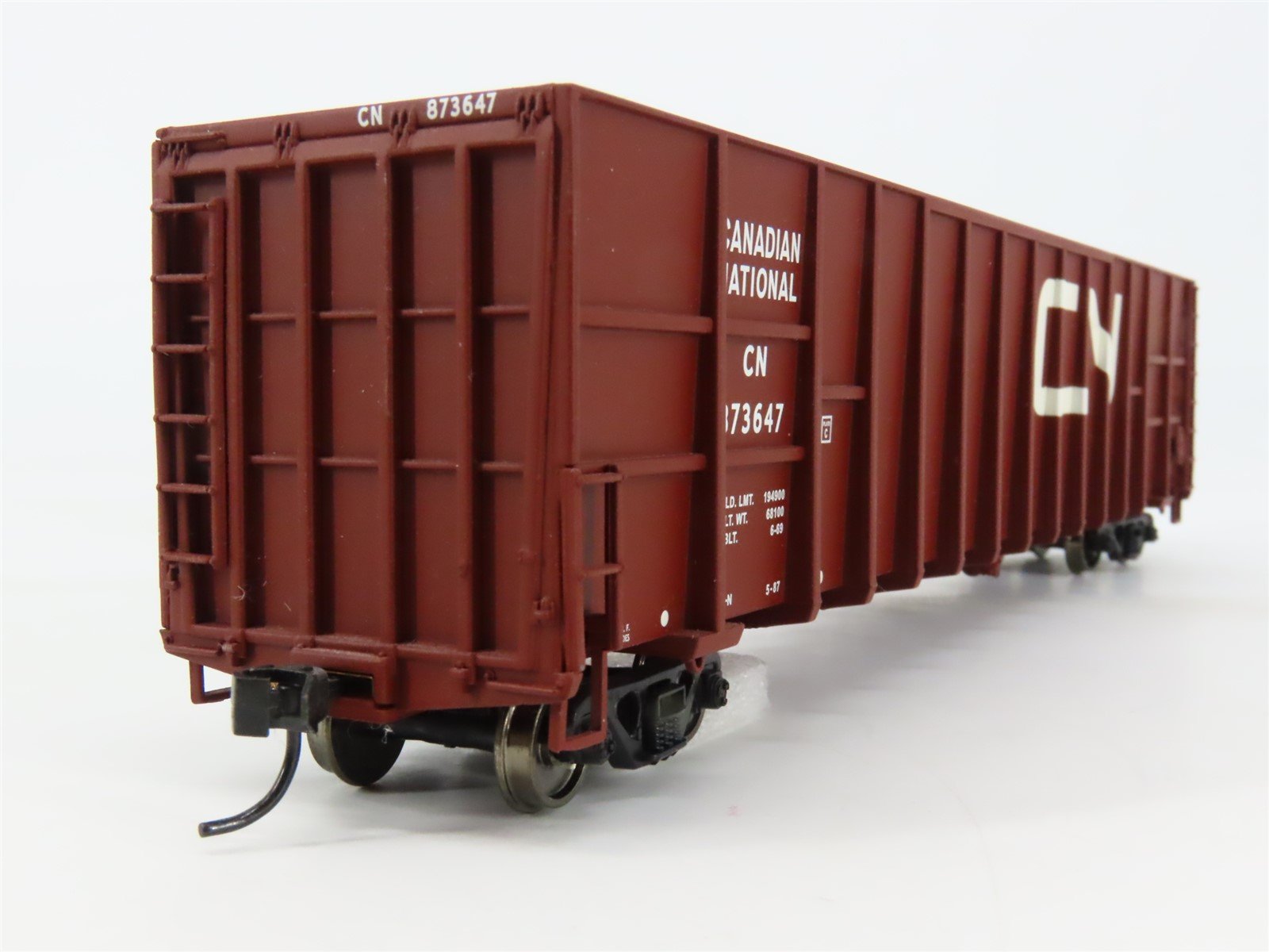 HO Scale Walthers CN Canadian National 61' Woodchip Hopper #873647