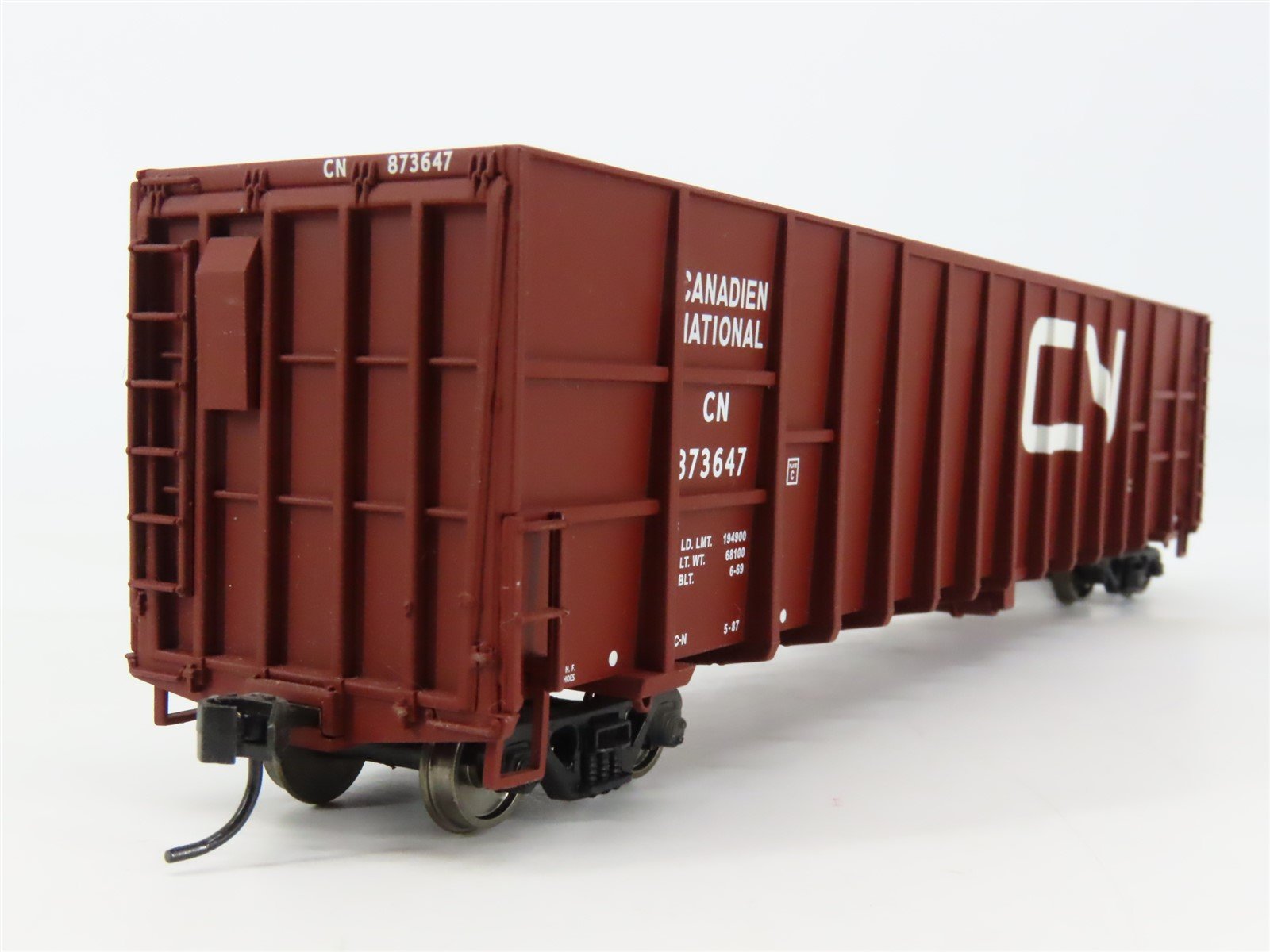 HO Scale Walthers CN Canadian National 61' Woodchip Hopper #873647
