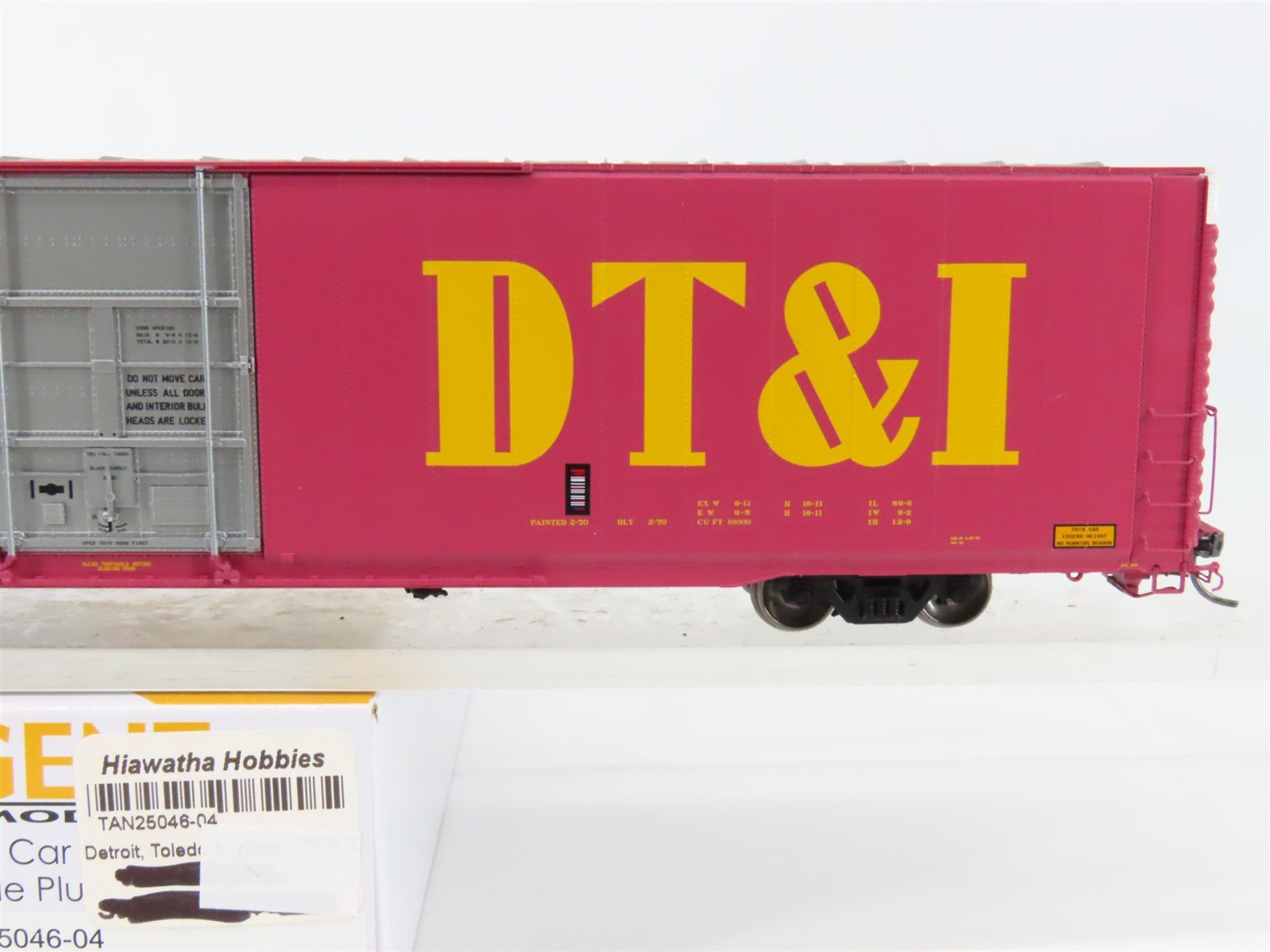 HO Scale Tangent 25046-04 DT&I 86' Hi-Cube Double Plug Door Box Car #26830