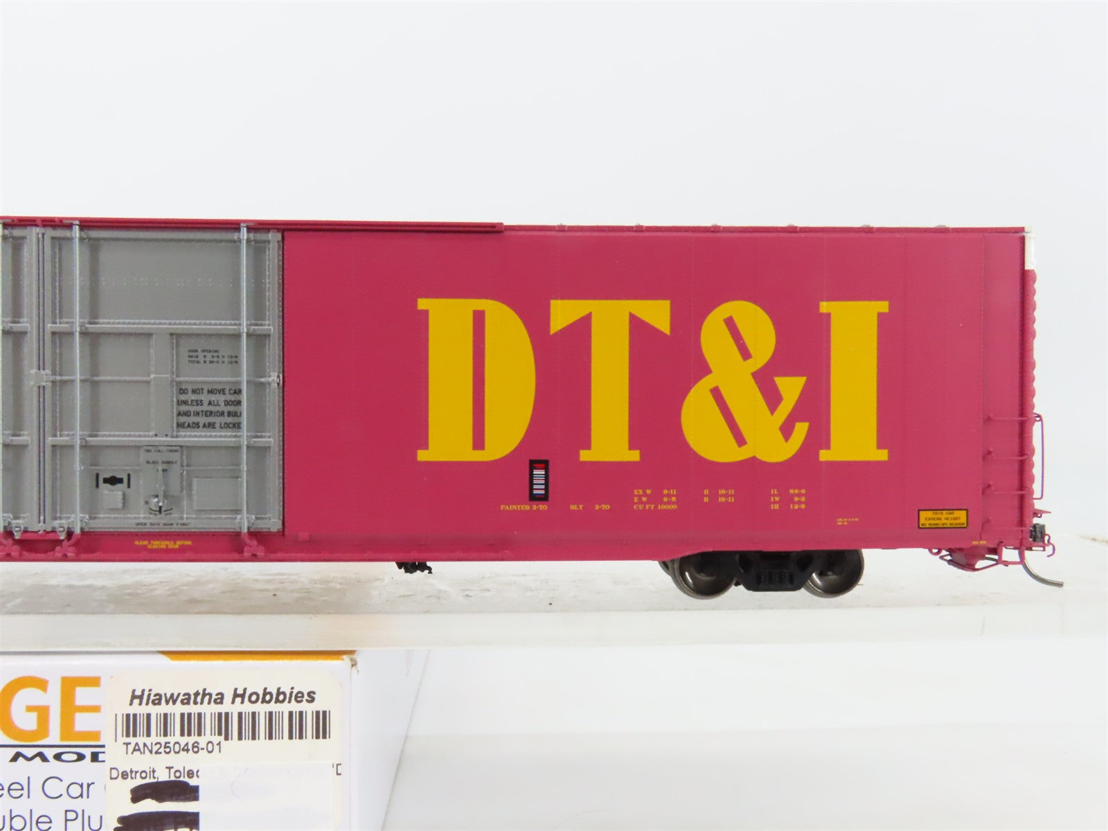 HO Scale Tangent 25046-01 DT&I 86' Hi-Cube Double Plug Door Box Car #26812