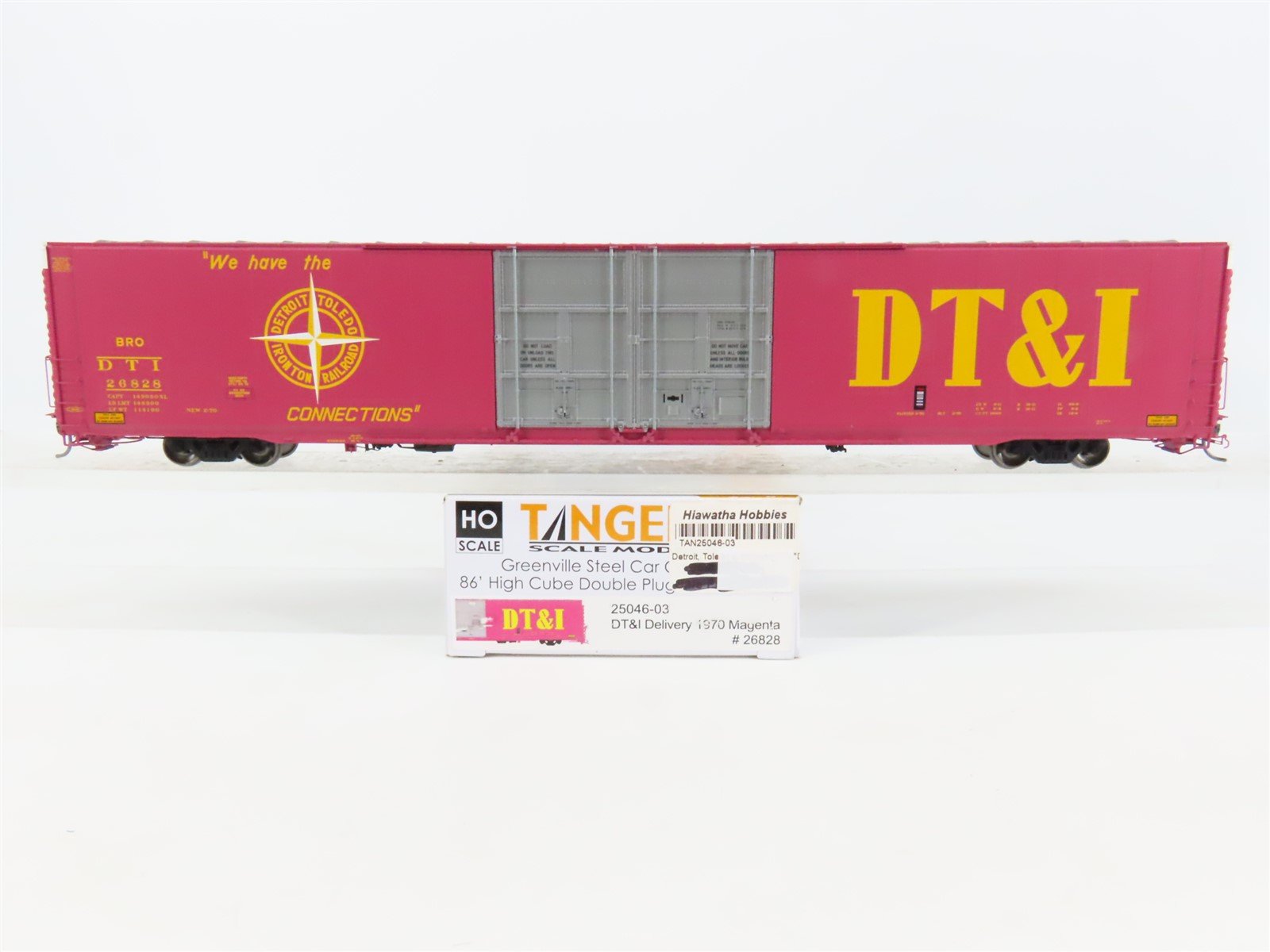 HO Scale Tangent 25046-03 DT&I 86' Hi-Cube Double Plug Door Box Car #26828
