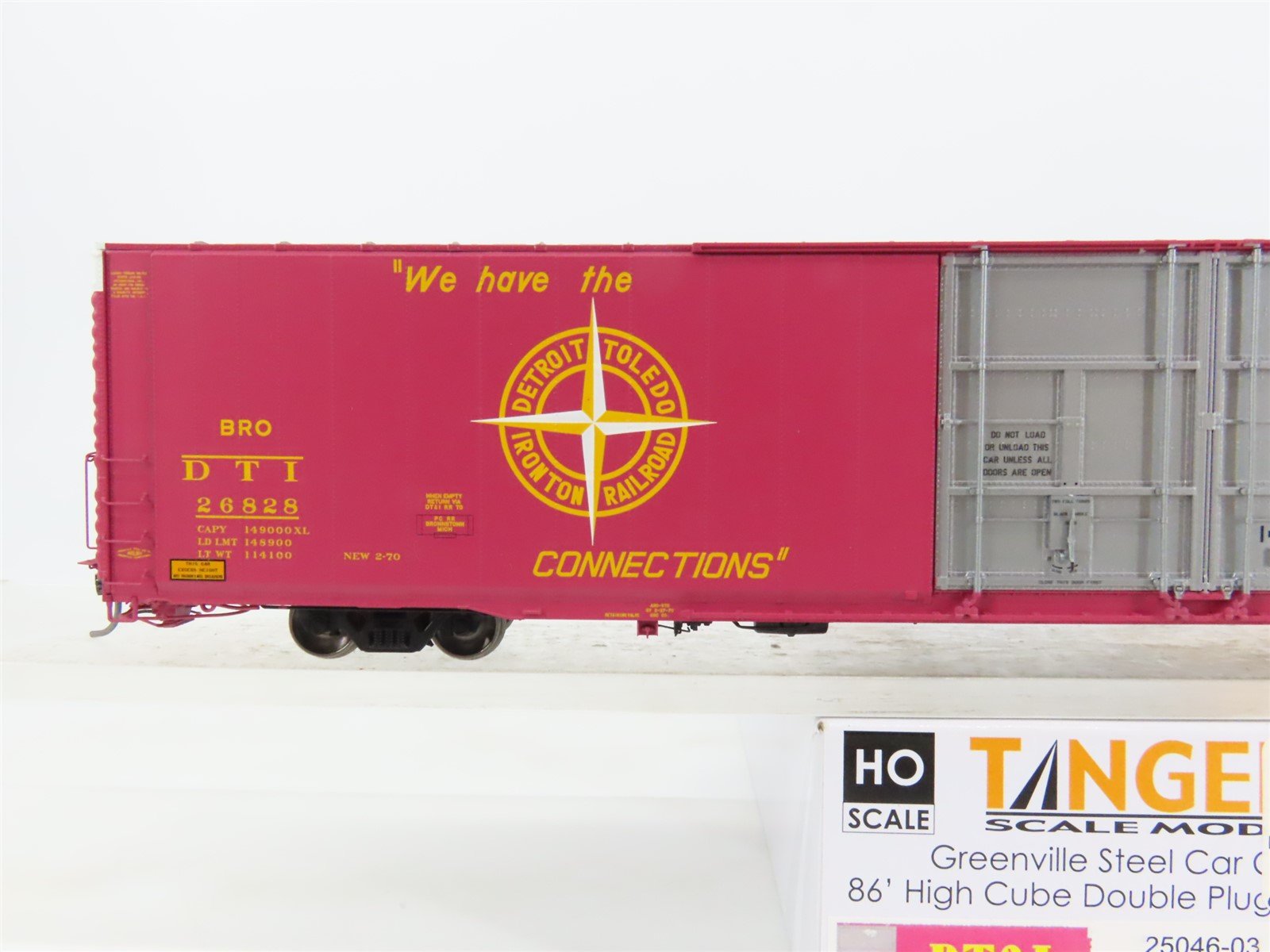 HO Scale Tangent 25046-03 DT&I 86' Hi-Cube Double Plug Door Box Car #26828