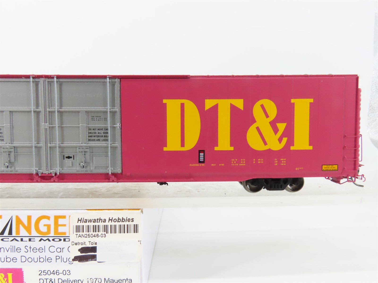 HO Scale Tangent 25046-03 DT&I 86' Hi-Cube Double Plug Door Box Car #26828
