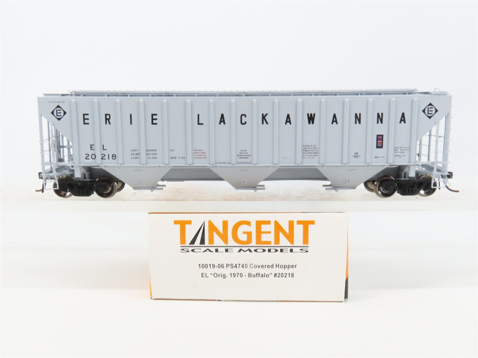 HO Scale Tangent 10019-06 EL Erie Lackawanna 3-Bay PS4740 Covered Hopper #20218