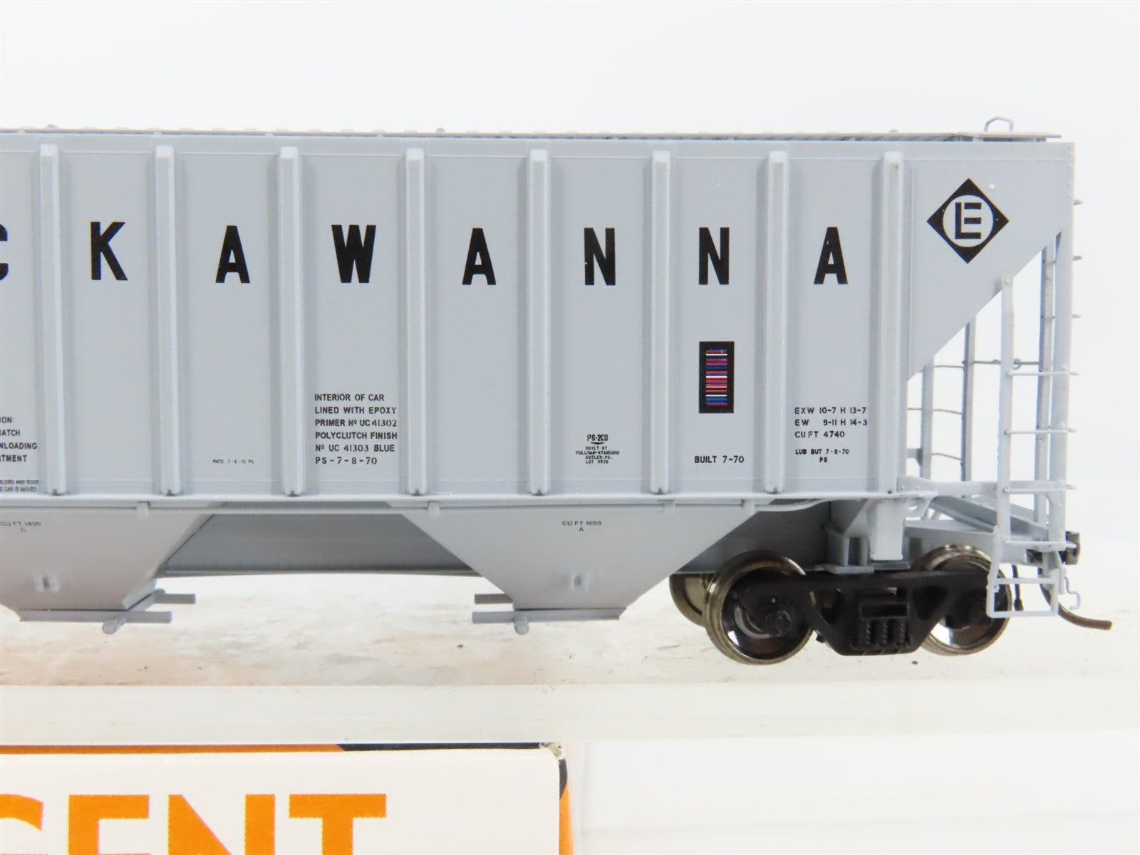 HO Scale Tangent 10019-06 EL Erie Lackawanna 3-Bay PS4740 Covered Hopper #20218