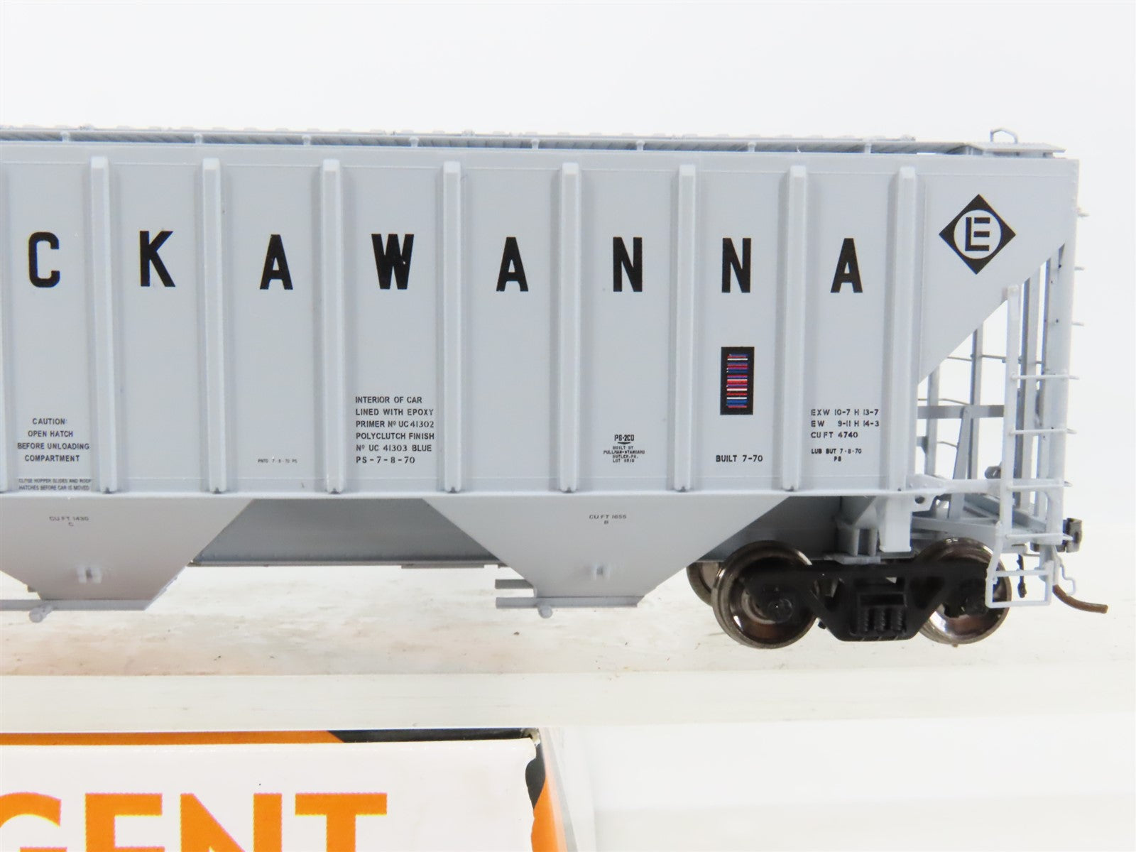 HO Scale Tangent 10019-01 EL Erie Lackawanna 3-Bay PS4740 Covered Hopper #20190