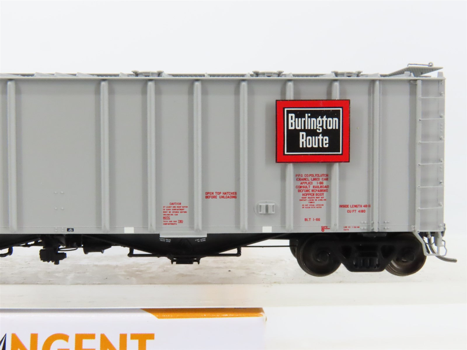 HO Scale Tangent 16049-03 CB&Q Burlington 2-Bay Airslide Covered Hopper #87771