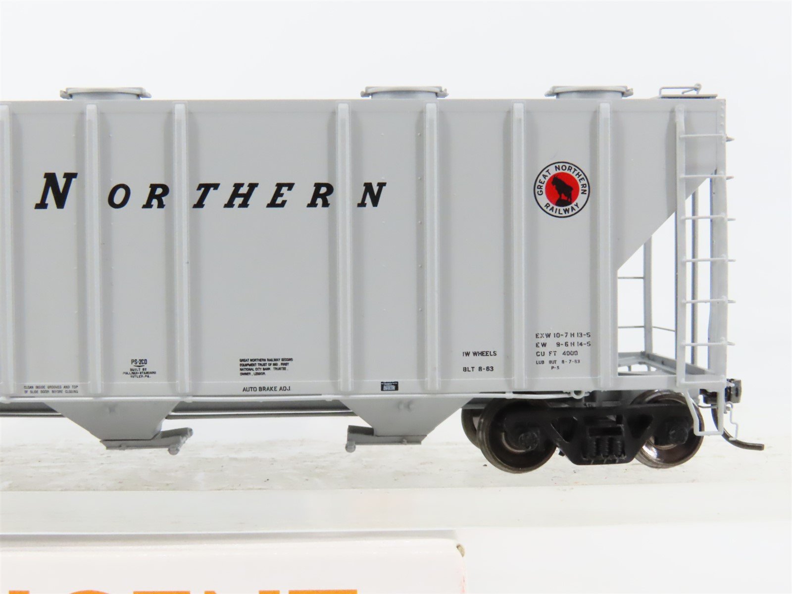 HO Scale Tangent 10514-01 GN Great Northern 3-Bay PS4000 Covered Hopper #71740