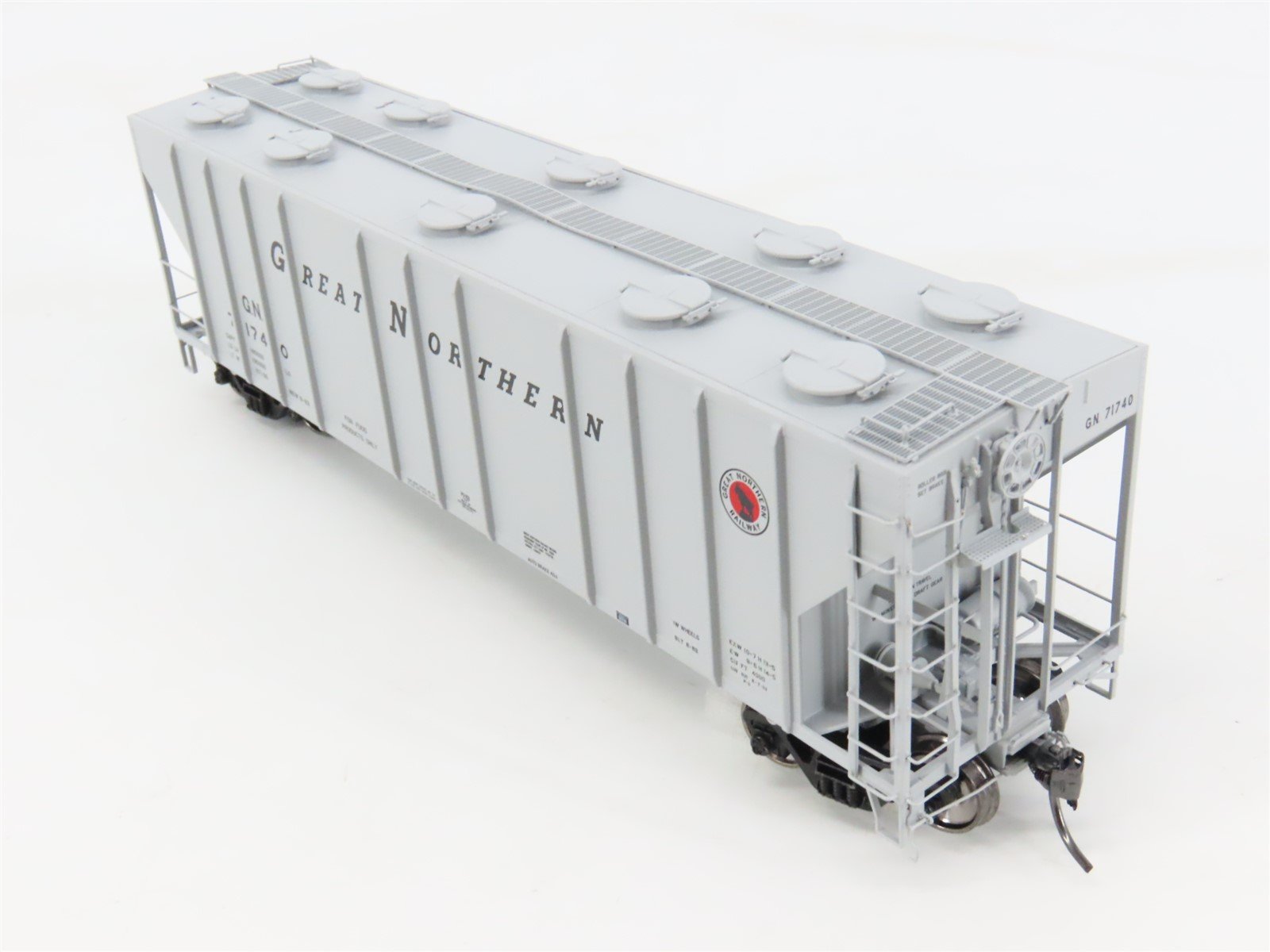 HO Scale Tangent 10514-01 GN Great Northern 3-Bay PS4000 Covered Hopper #71740