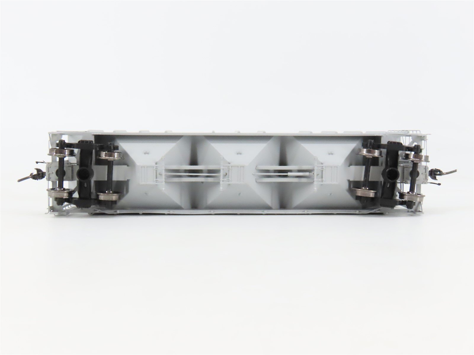 HO Scale Tangent 10514-01 GN Great Northern 3-Bay PS4000 Covered Hopper #71740