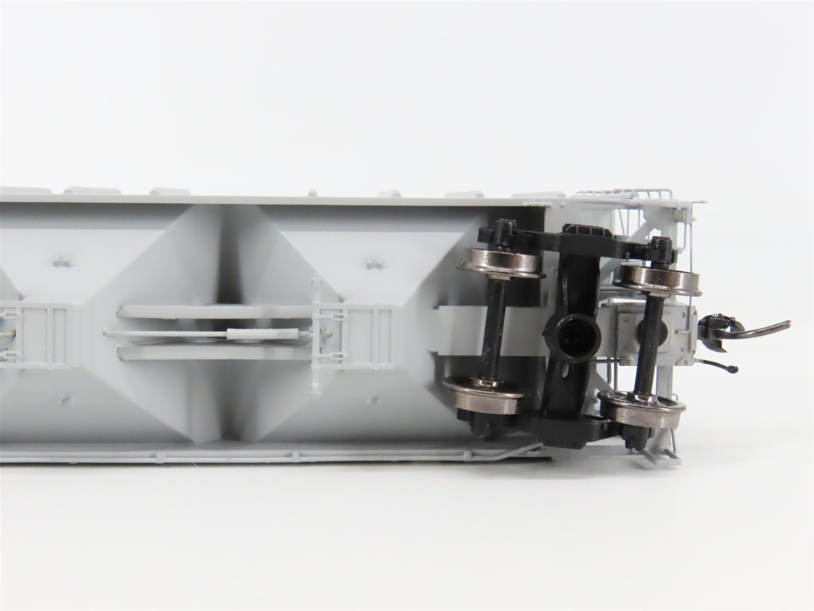 HO Scale Tangent 10514-01 GN Great Northern 3-Bay PS4000 Covered Hopper #71740