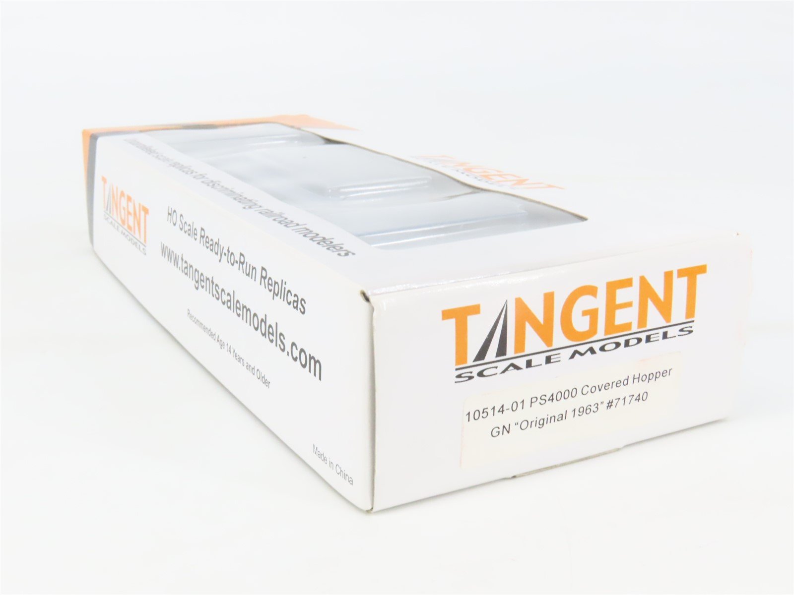 HO Scale Tangent 10514-01 GN Great Northern 3-Bay PS4000 Covered Hopper #71740