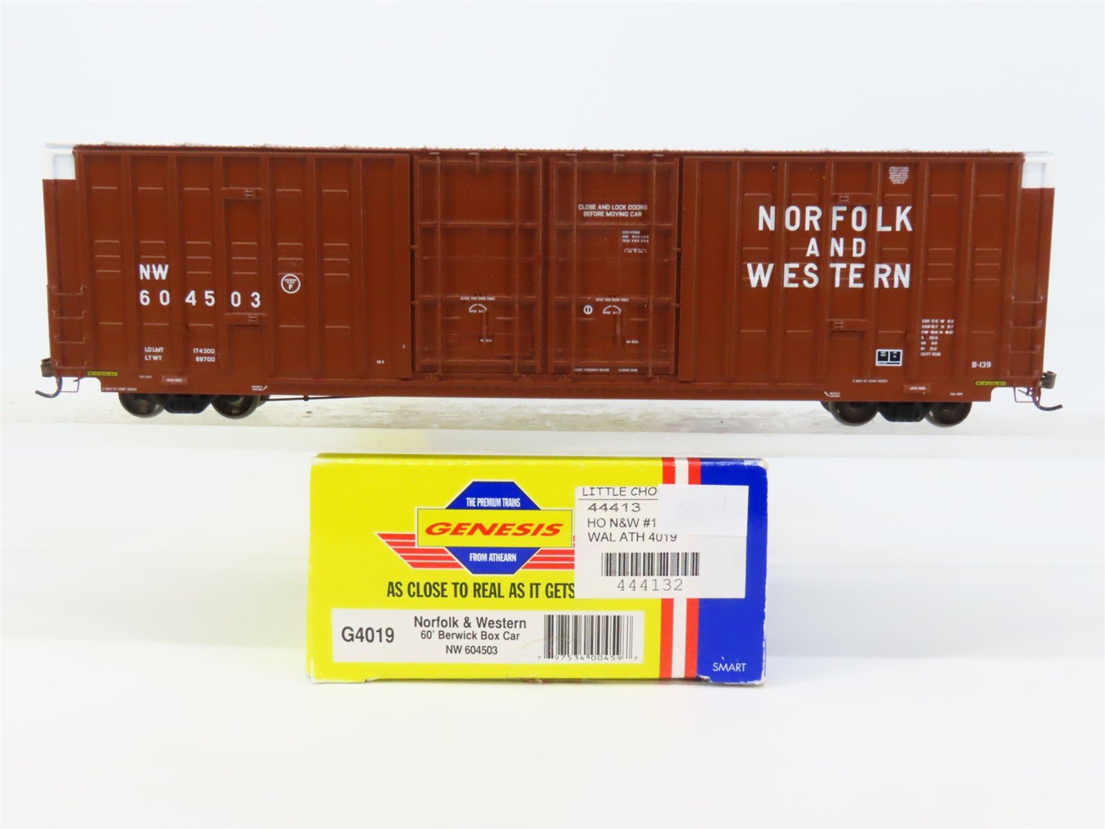 HO Scale Athearn Genesis G4019 N&W 60' Berwick Excess Height Box Car #604503