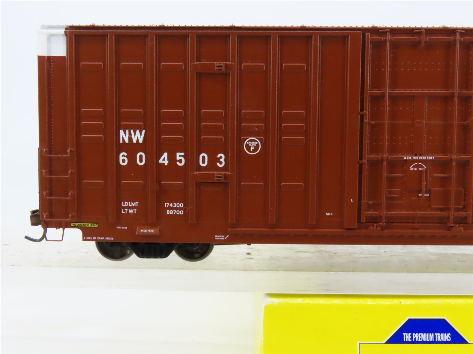 HO Scale Athearn Genesis G4019 N&W 60' Berwick Excess Height Box Car #604503