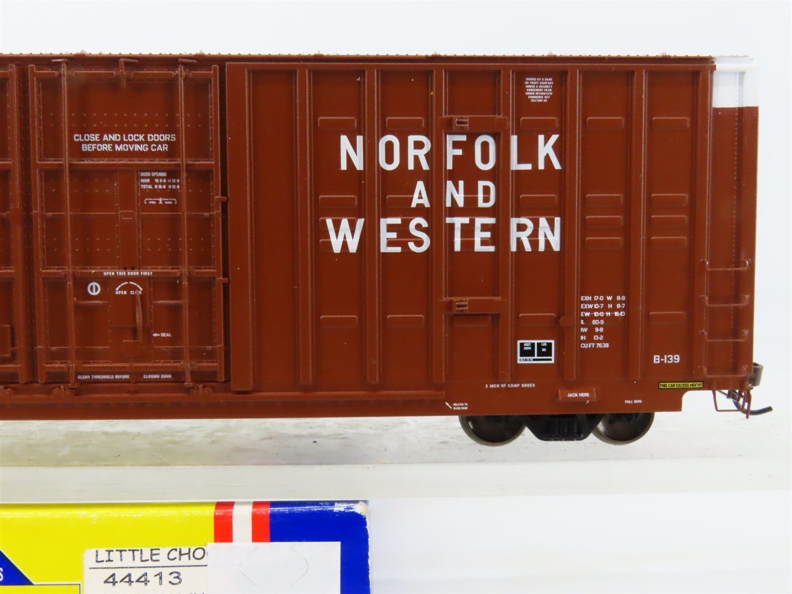 HO Scale Athearn Genesis G4019 N&W 60' Berwick Excess Height Box Car #604503