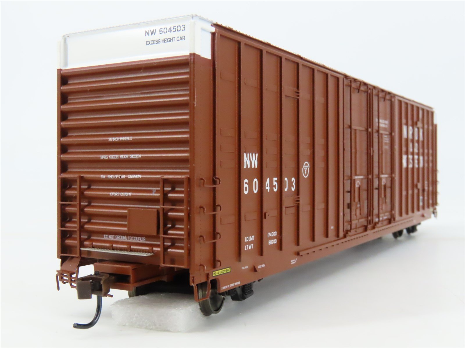 HO Scale Athearn Genesis G4019 N&W 60' Berwick Excess Height Box Car #604503