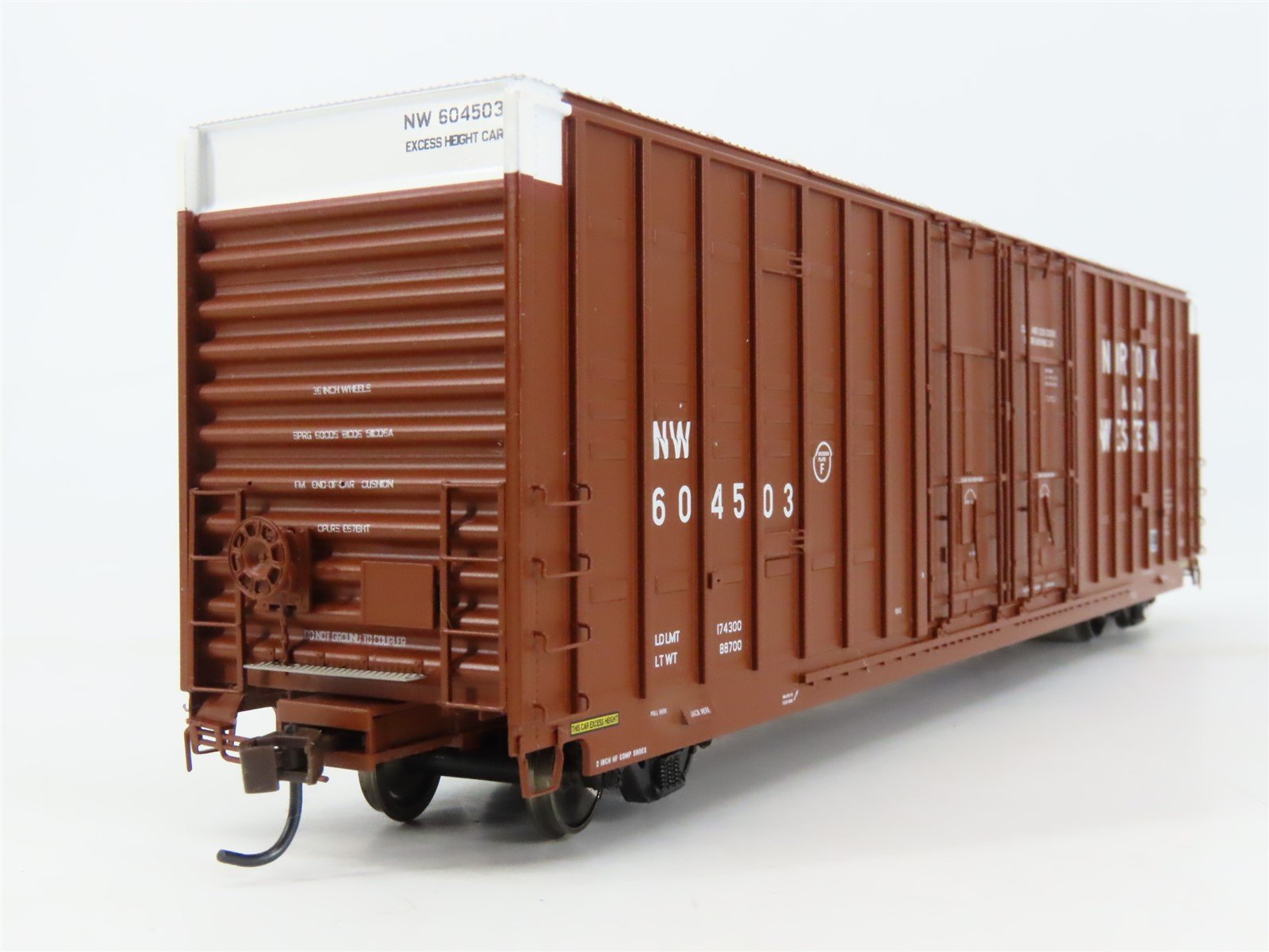 HO Scale Athearn Genesis G4019 N&W 60' Berwick Excess Height Box Car #604503
