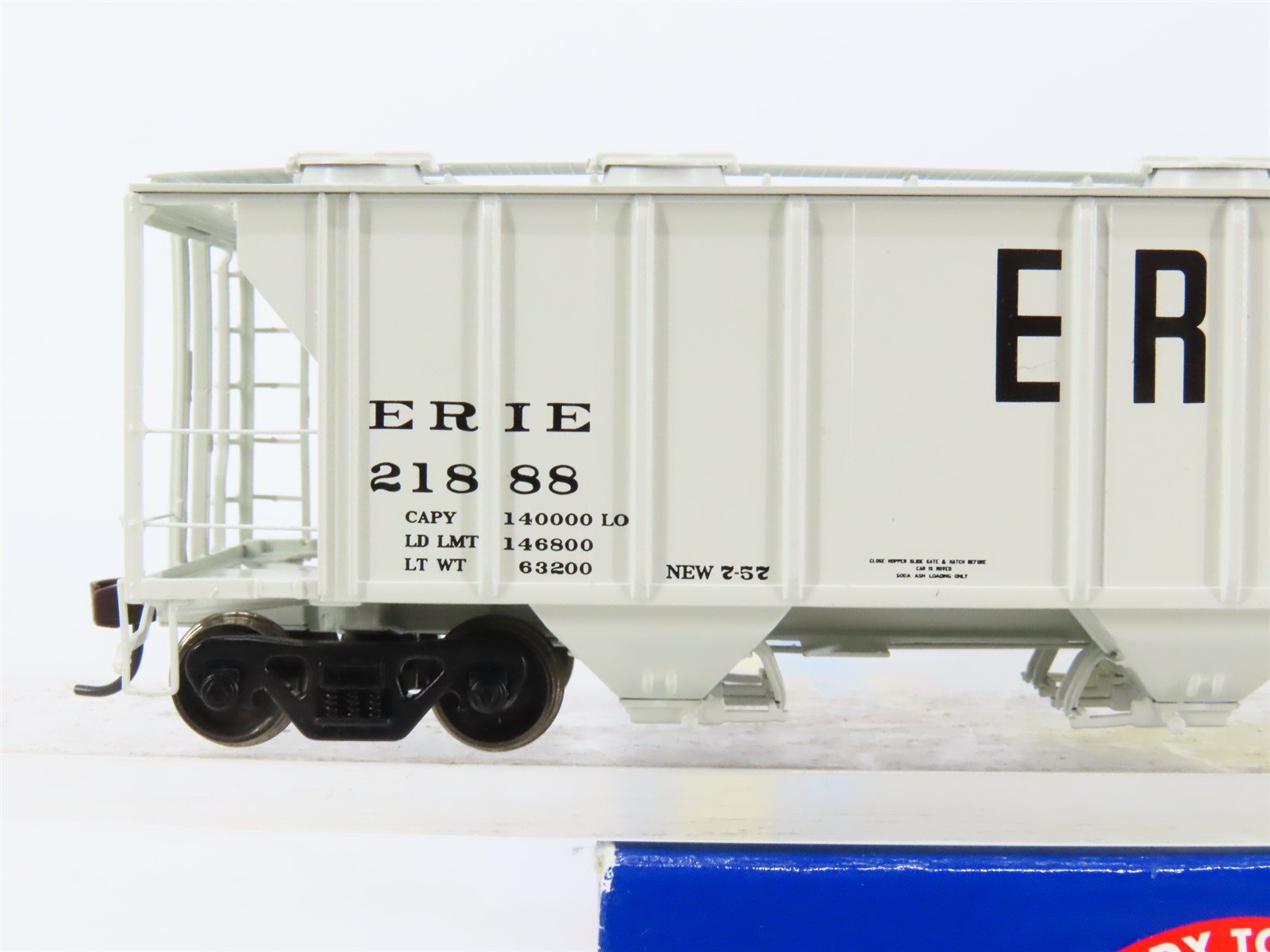 HO Scale Athearn 93763 ERIE Railroad 3-Bay PS 2893 Covered Hopper #21888