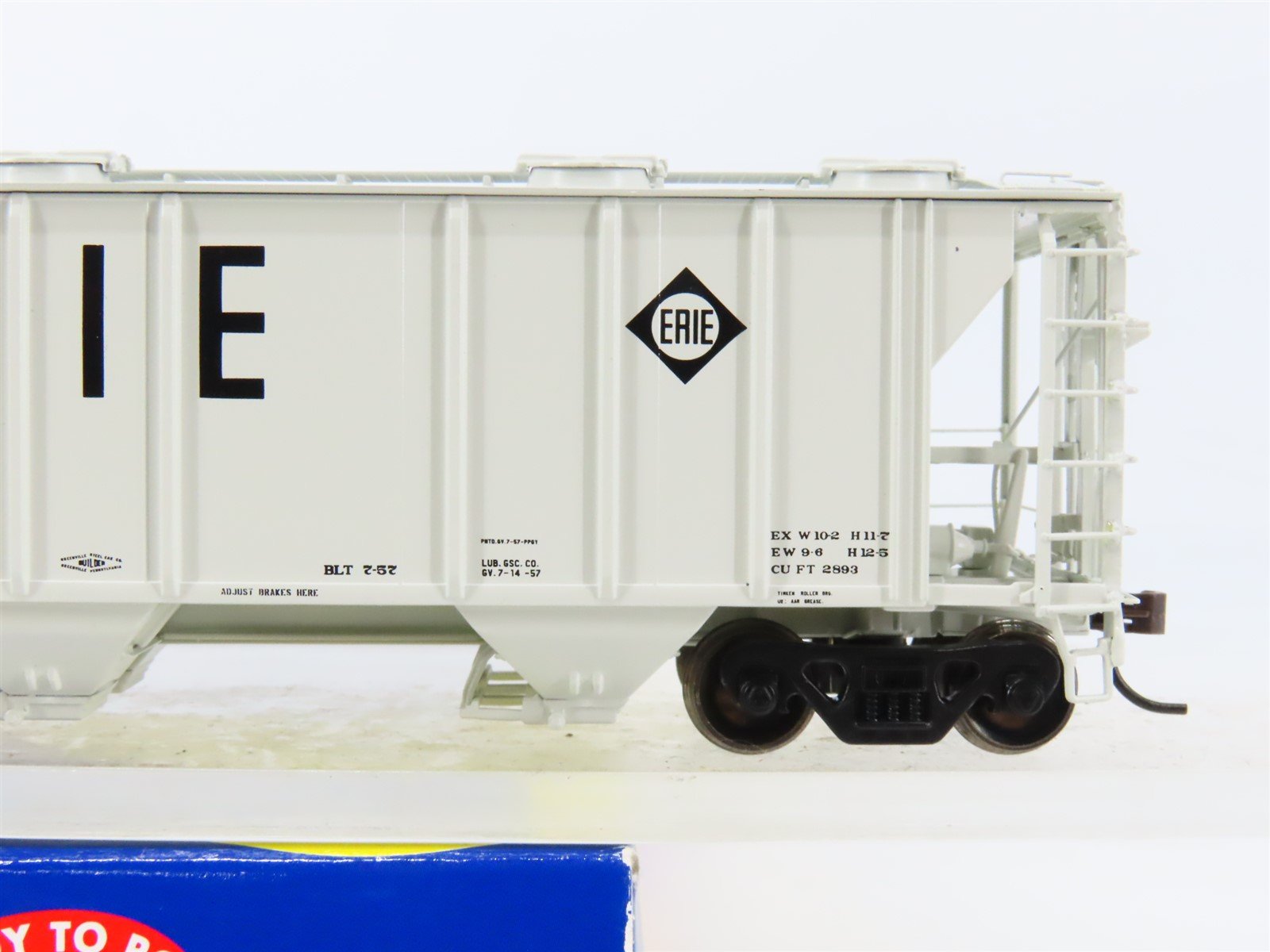HO Scale Athearn 93763 ERIE Railroad 3-Bay PS 2893 Covered Hopper #21888