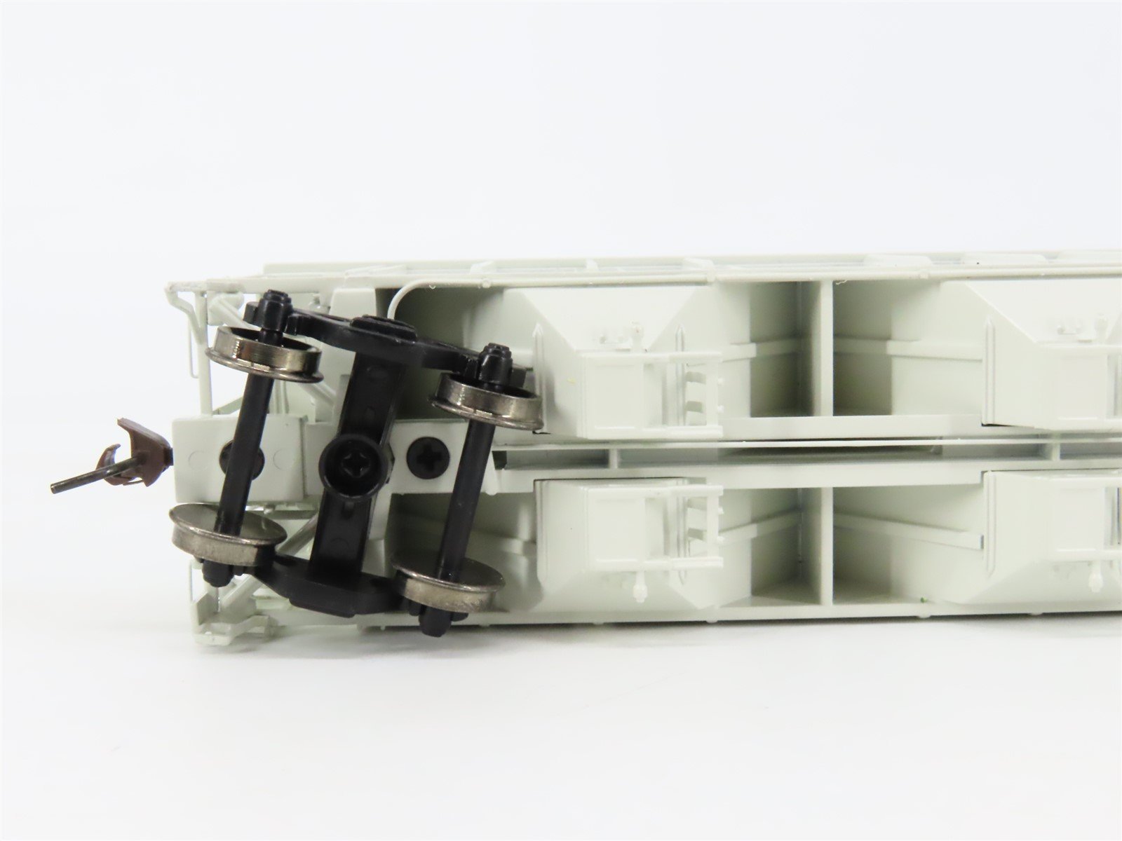 HO Scale Athearn 93763 ERIE Railroad 3-Bay PS 2893 Covered Hopper #21888