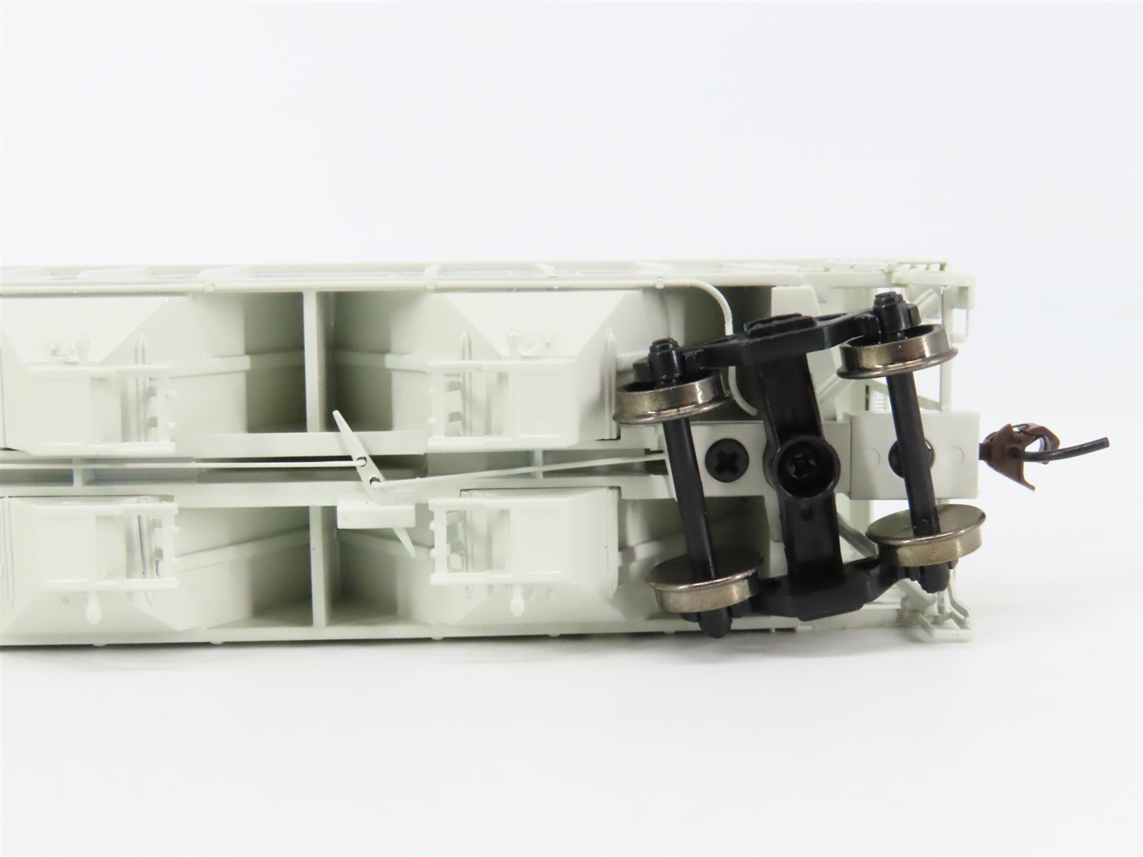 HO Scale Athearn 93763 ERIE Railroad 3-Bay PS 2893 Covered Hopper #21888