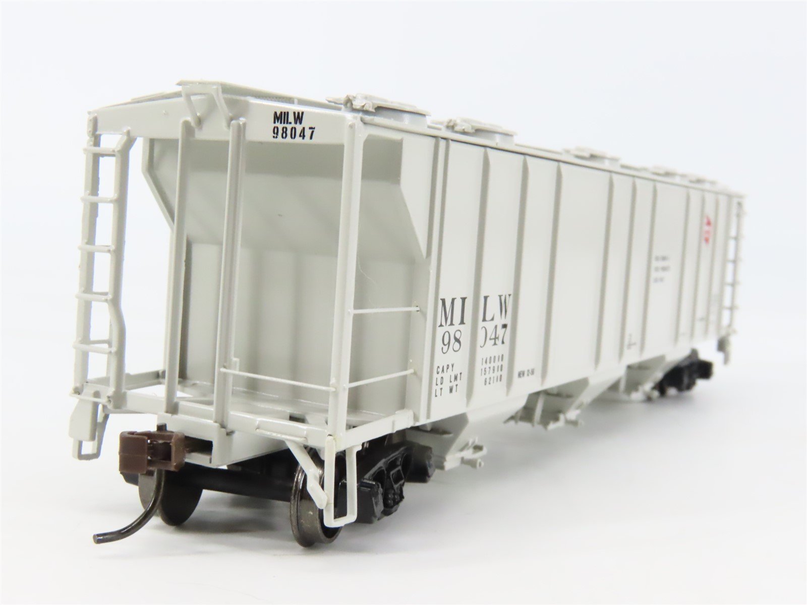 HO Scale Athearn 93741 MIW Milwaukee Road 3-Bay PS 2893 Covered Hopper #98047