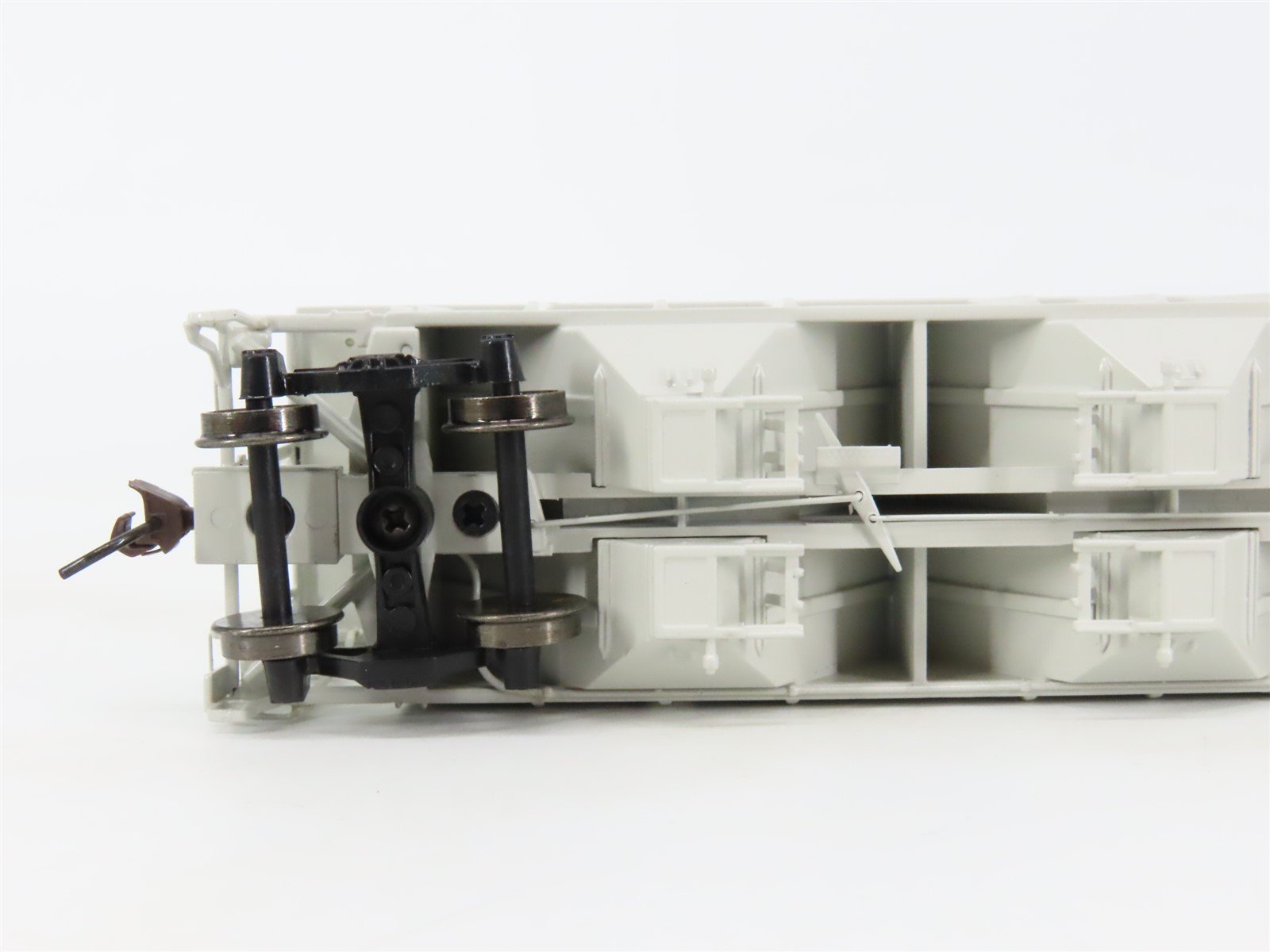 HO Scale Athearn 93741 MIW Milwaukee Road 3-Bay PS 2893 Covered Hopper #98047
