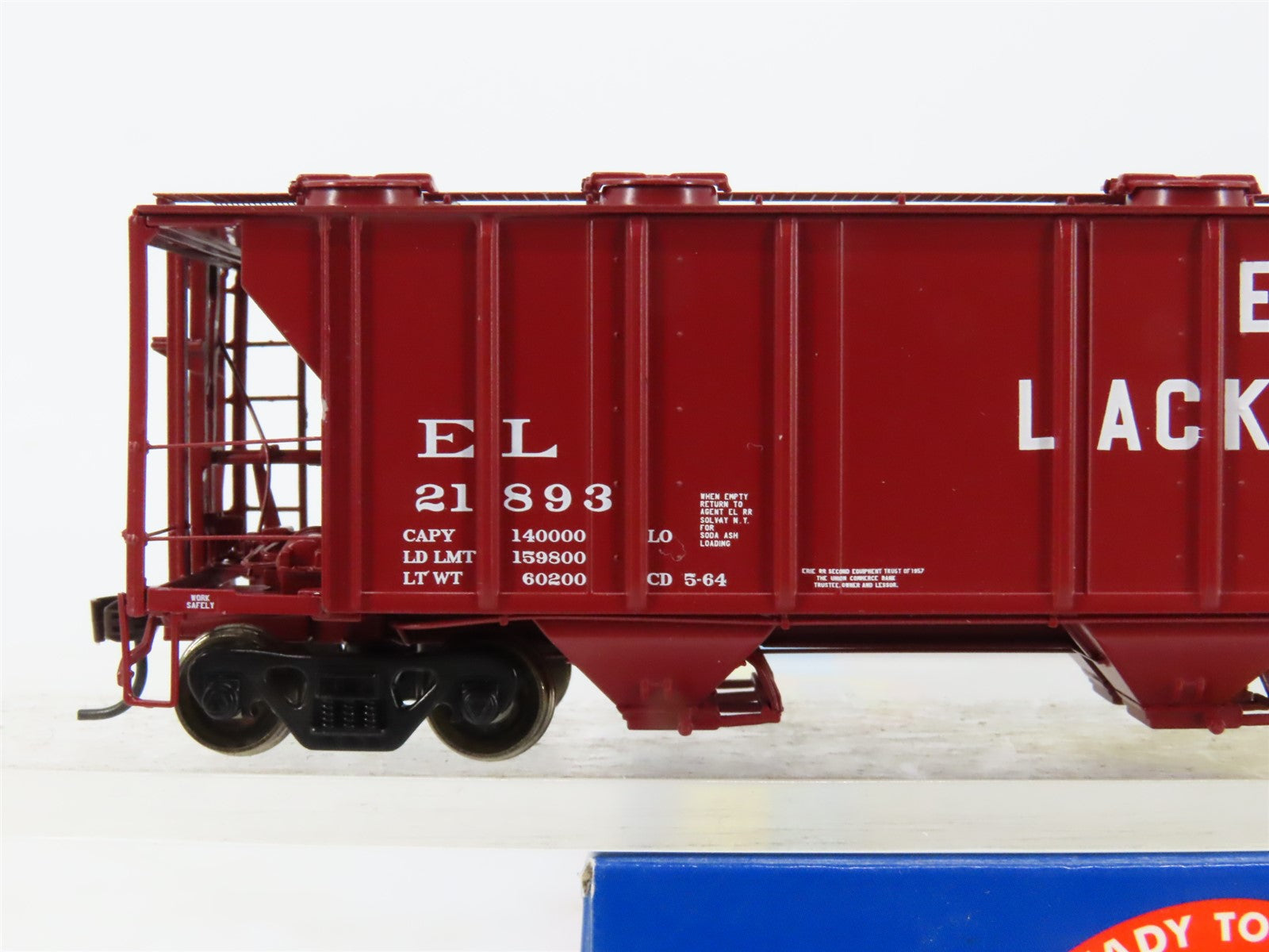 HO Scale Athearn 89030 EL Erie Lackawanna 3-Bay PS 2893 Covered Hopper #21893
