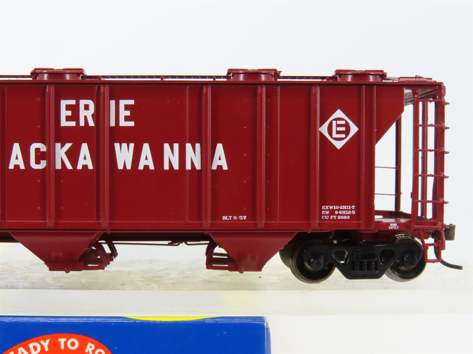 HO Scale Athearn 89030 EL Erie Lackawanna 3-Bay PS 2893 Covered Hopper #21893