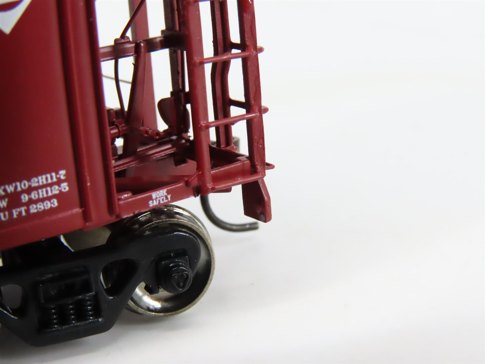 HO Scale Athearn 89030 EL Erie Lackawanna 3-Bay PS 2893 Covered Hopper #21893