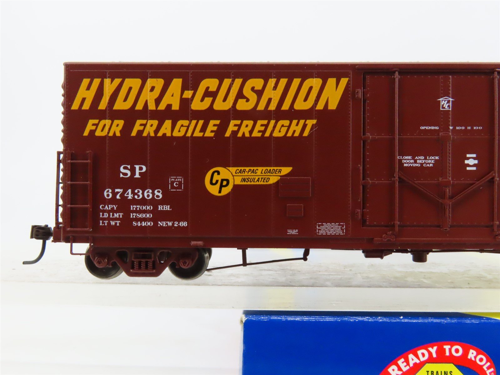 HO Athearn 88959 SP Southern Pacific 50' PC&F Hydra-Cushion Box Car #674368