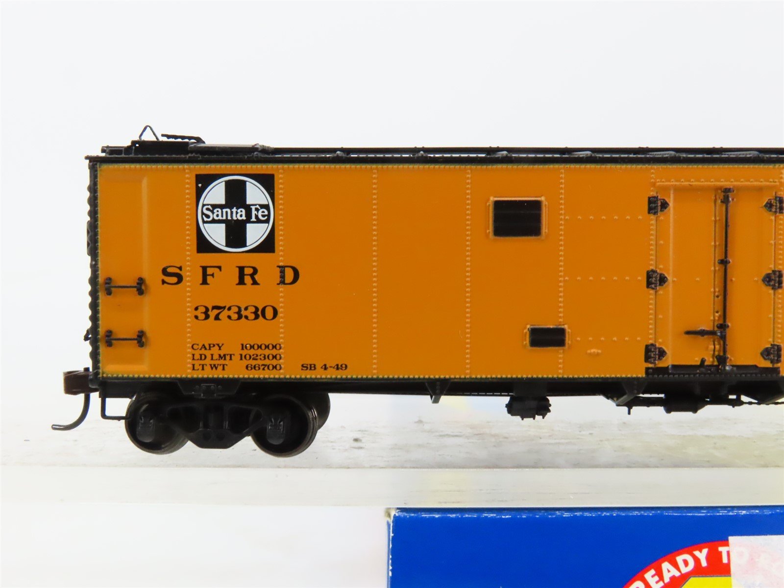 HO Scale Athearn 94524 SFRD ATSF Texas Chief 50' Steel Ice Bunker Reefer #37330