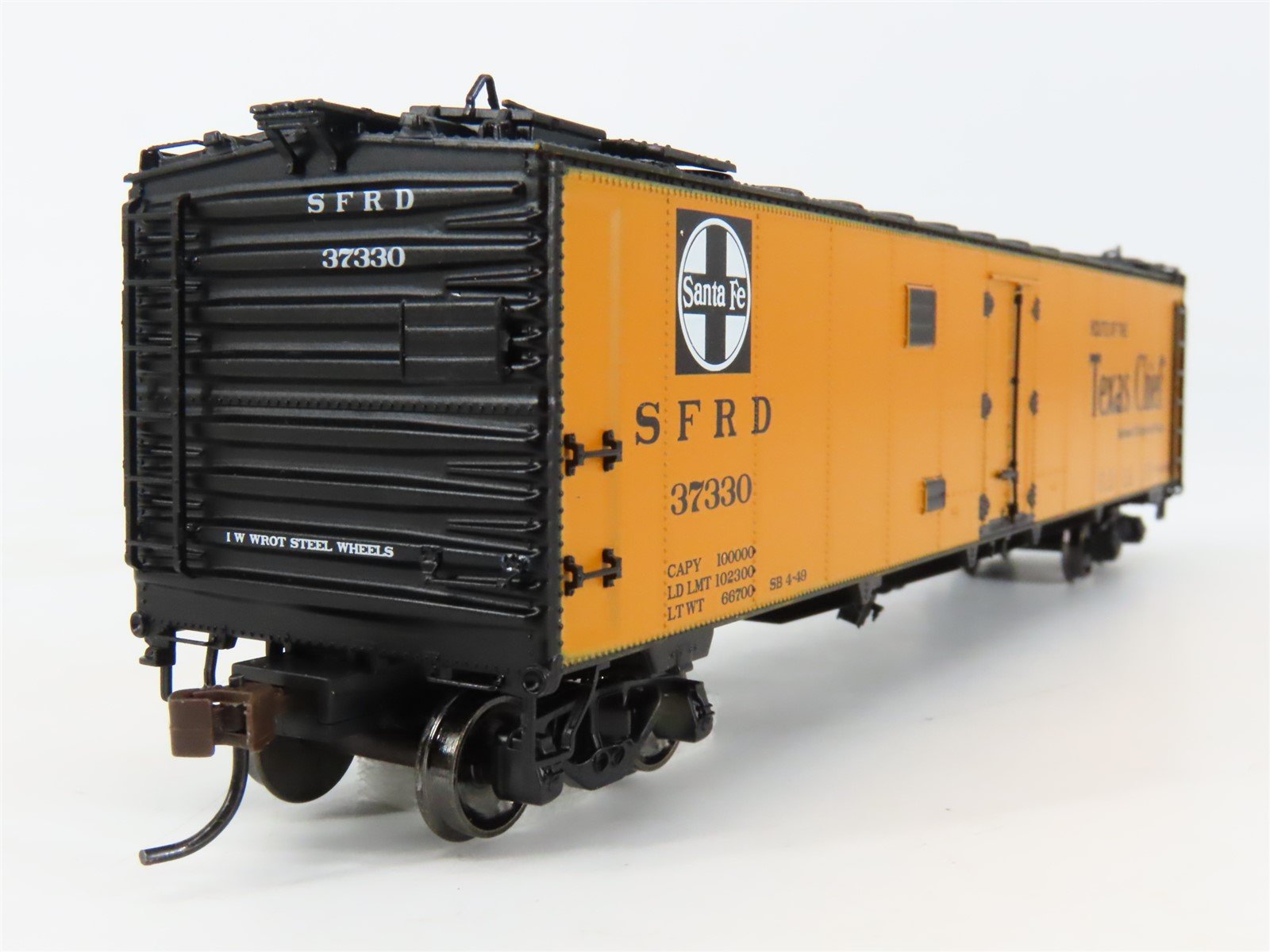 HO Scale Athearn 94524 SFRD ATSF Texas Chief 50' Steel Ice Bunker Reefer #37330