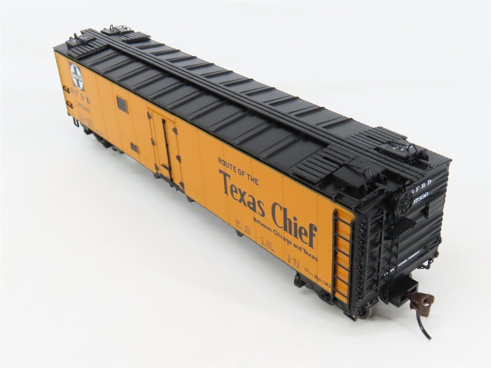 HO Scale Athearn 94524 SFRD ATSF Texas Chief 50' Steel Ice Bunker Reefer #37330