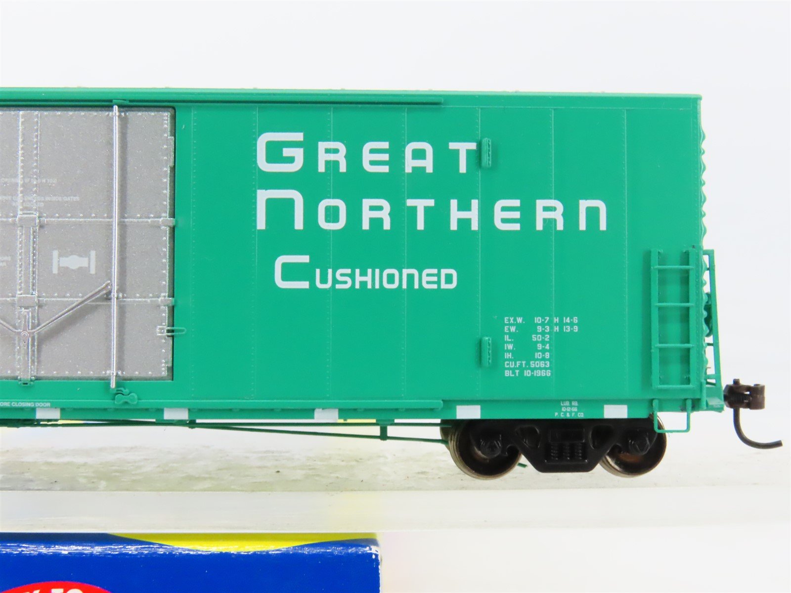 HO Scale Athearn 88958 GN Great Northern 50' PC&F Plug Door Box Car #200165