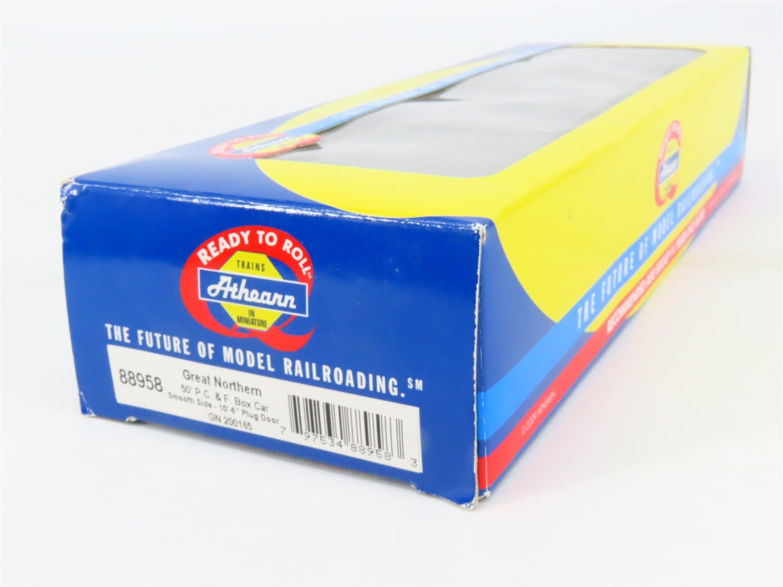HO Scale Athearn 88958 GN Great Northern 50' PC&F Plug Door Box Car #200165